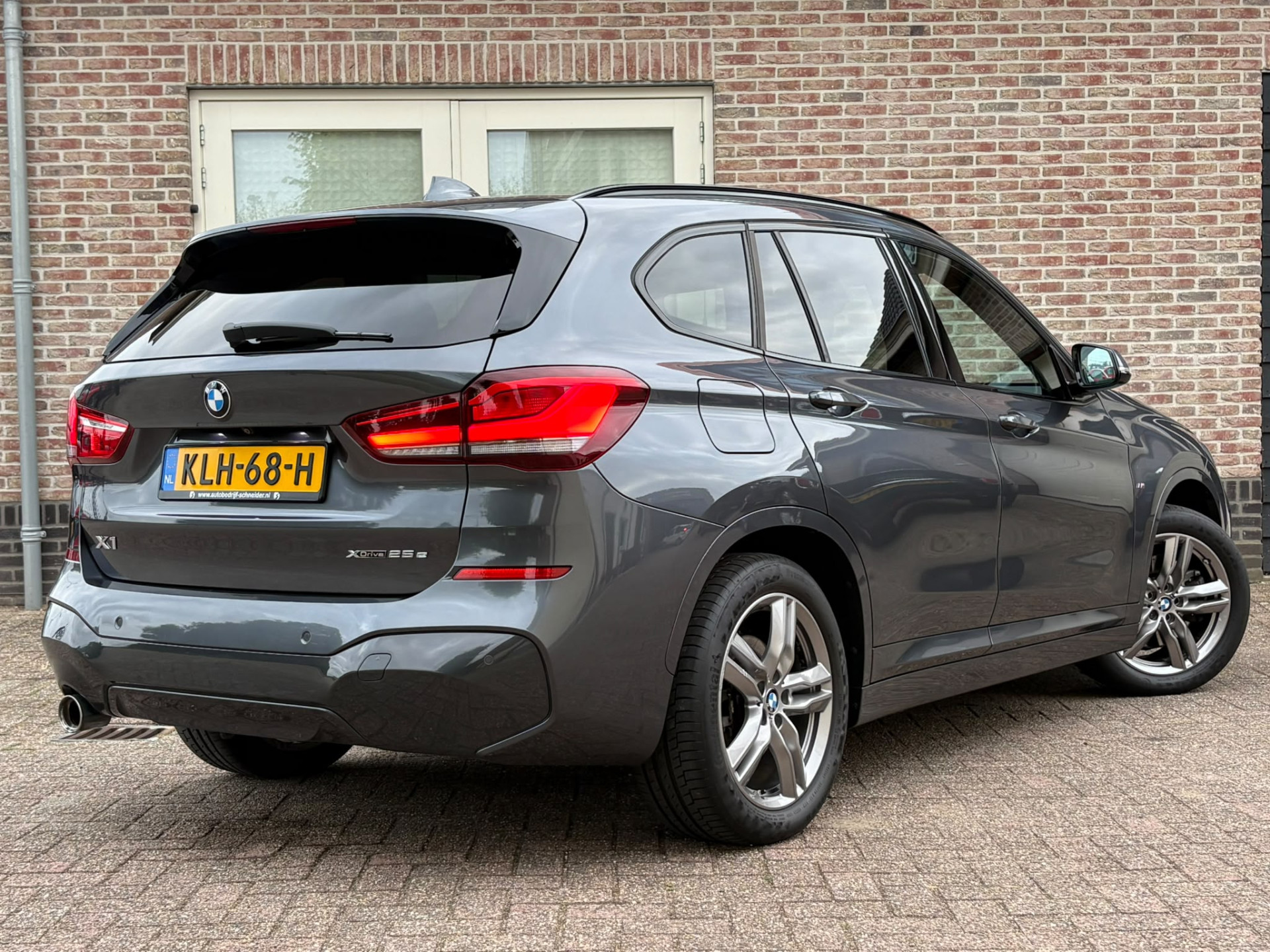 Foto van BMW X1 Xdrive25e