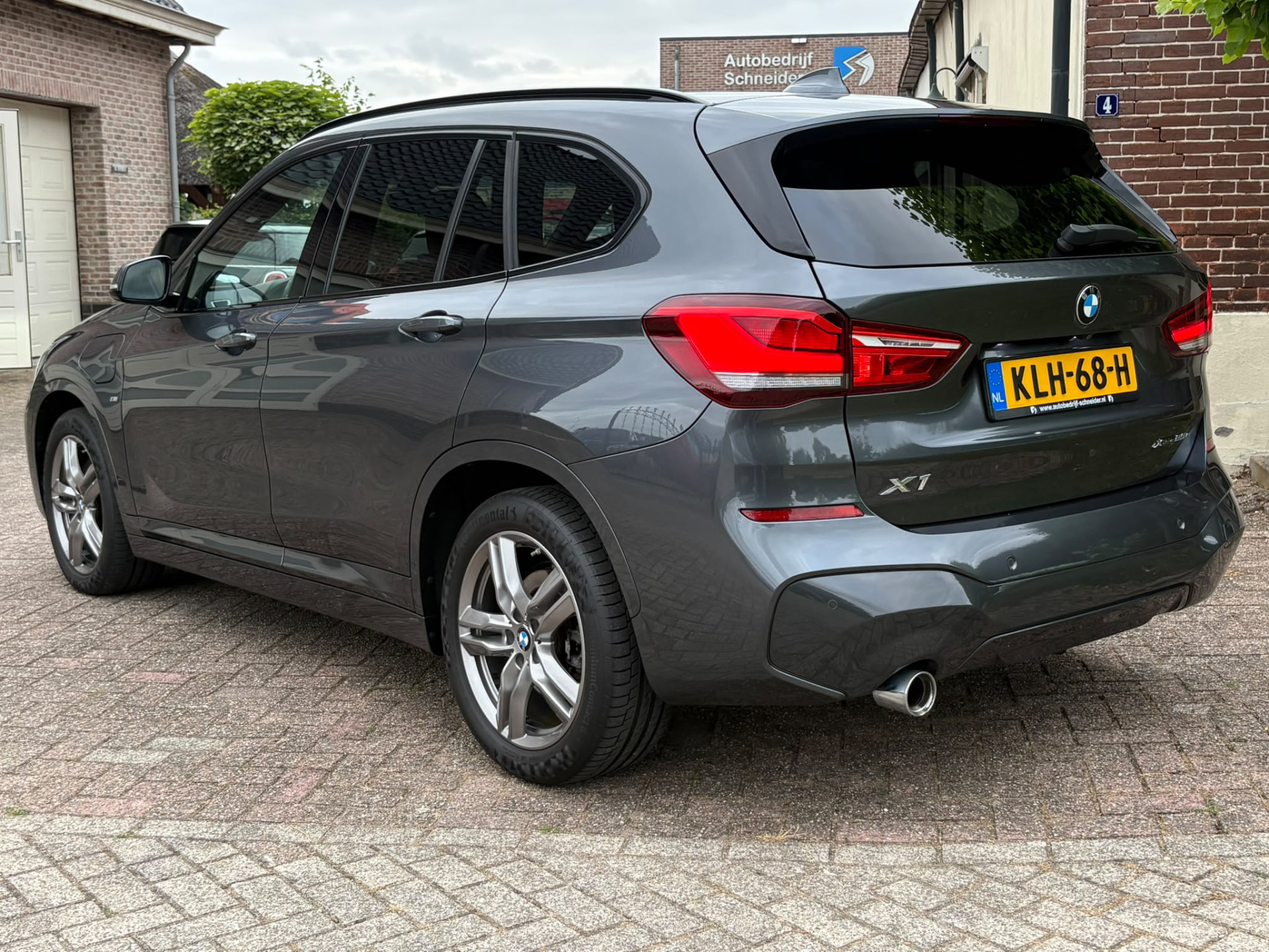 Foto van BMW X1 Xdrive25e