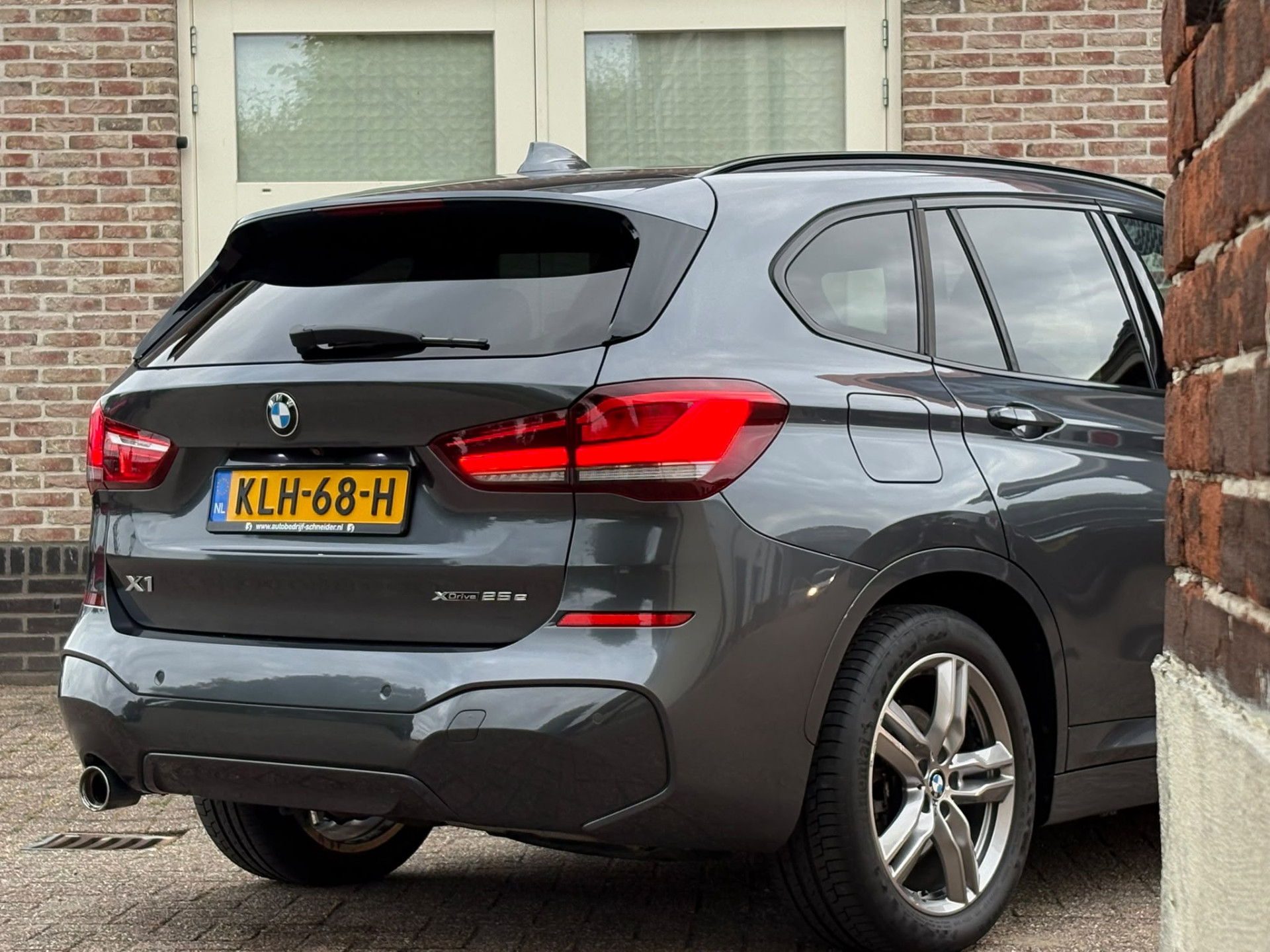 Foto van BMW X1 Xdrive25e