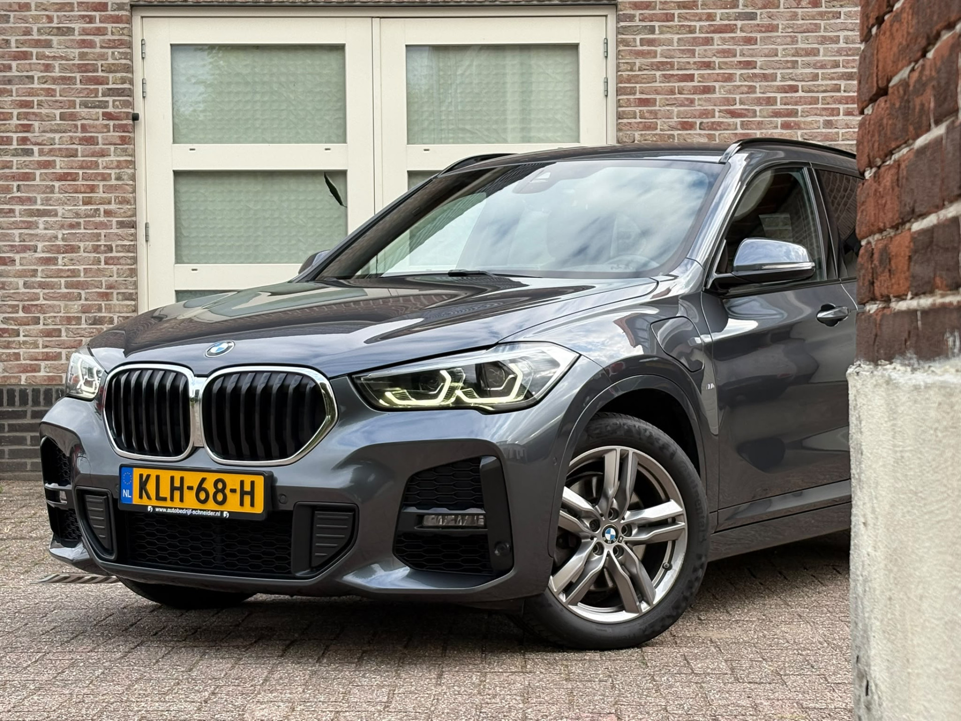 Foto van BMW X1 Xdrive25e