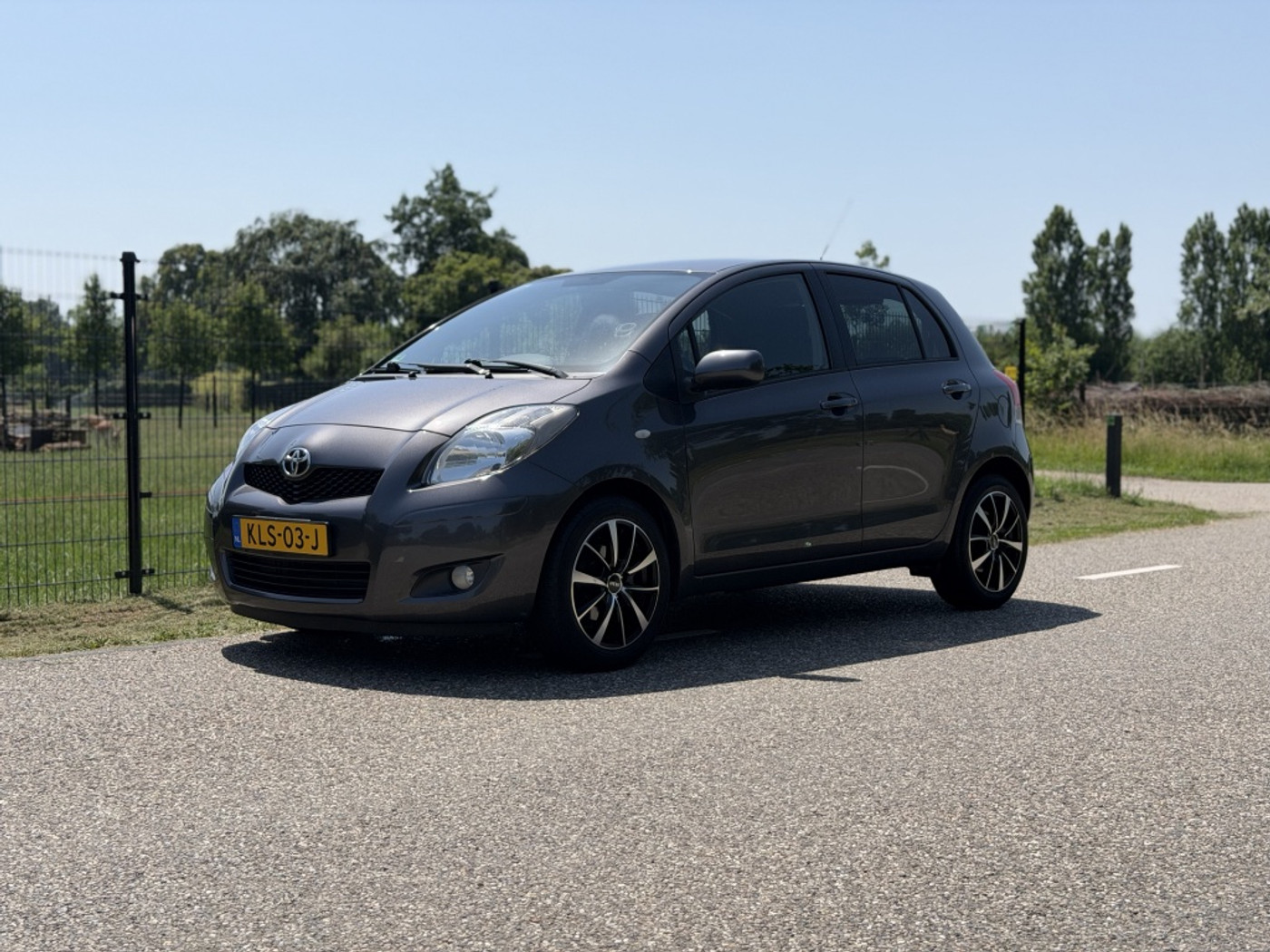 Toyota Toyota Yaris 1.3 VVTi  5 DEURS | AIRCO | 6 BAK | ZEER NETJES 2009 - voorkant
