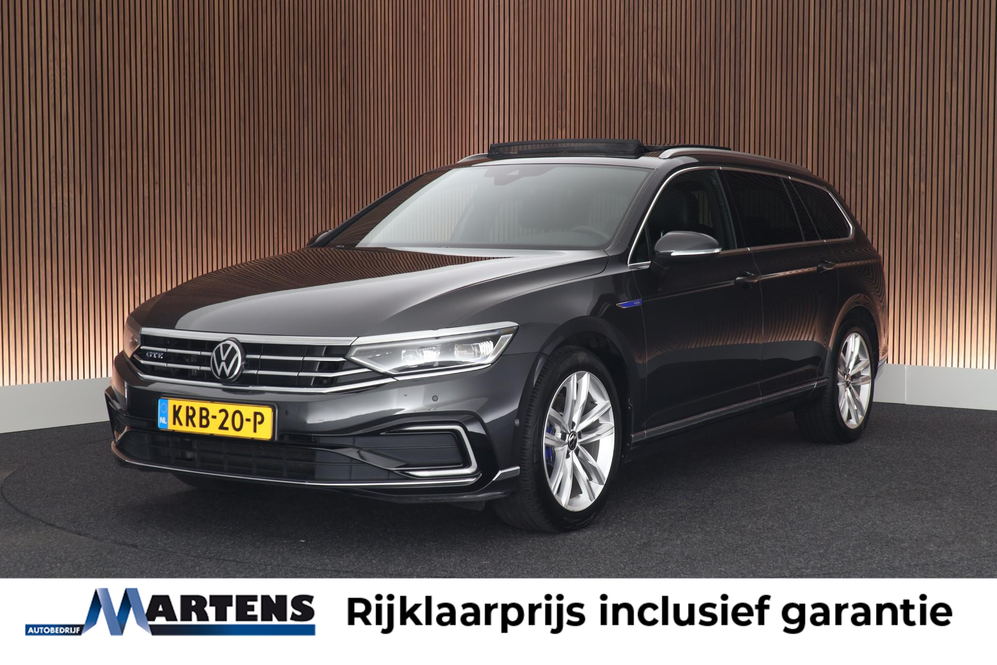 Volkswagen Passat 1.4 TSI 218pk PHEV GTE Business 2022 - voorkant