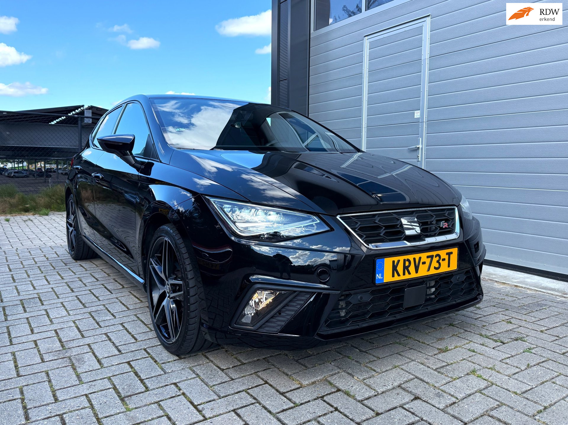 Seat Ibiza 1.5 TSI FR Business Intense LED - Apple CarPlay - 18" - Virtual Cockpit - Navigatie - Achteruitrijcamera - ACC 2020 - voorkant