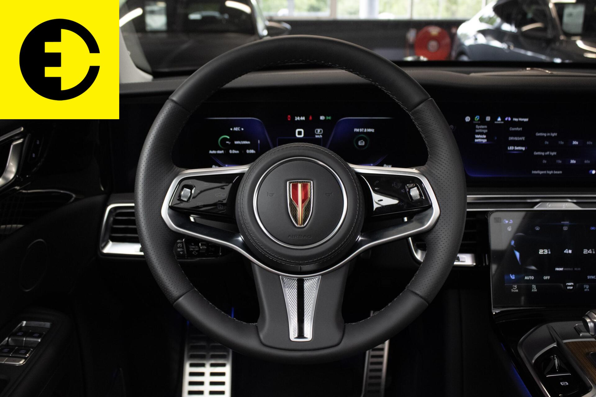 Foto van Hongqi E-hs9