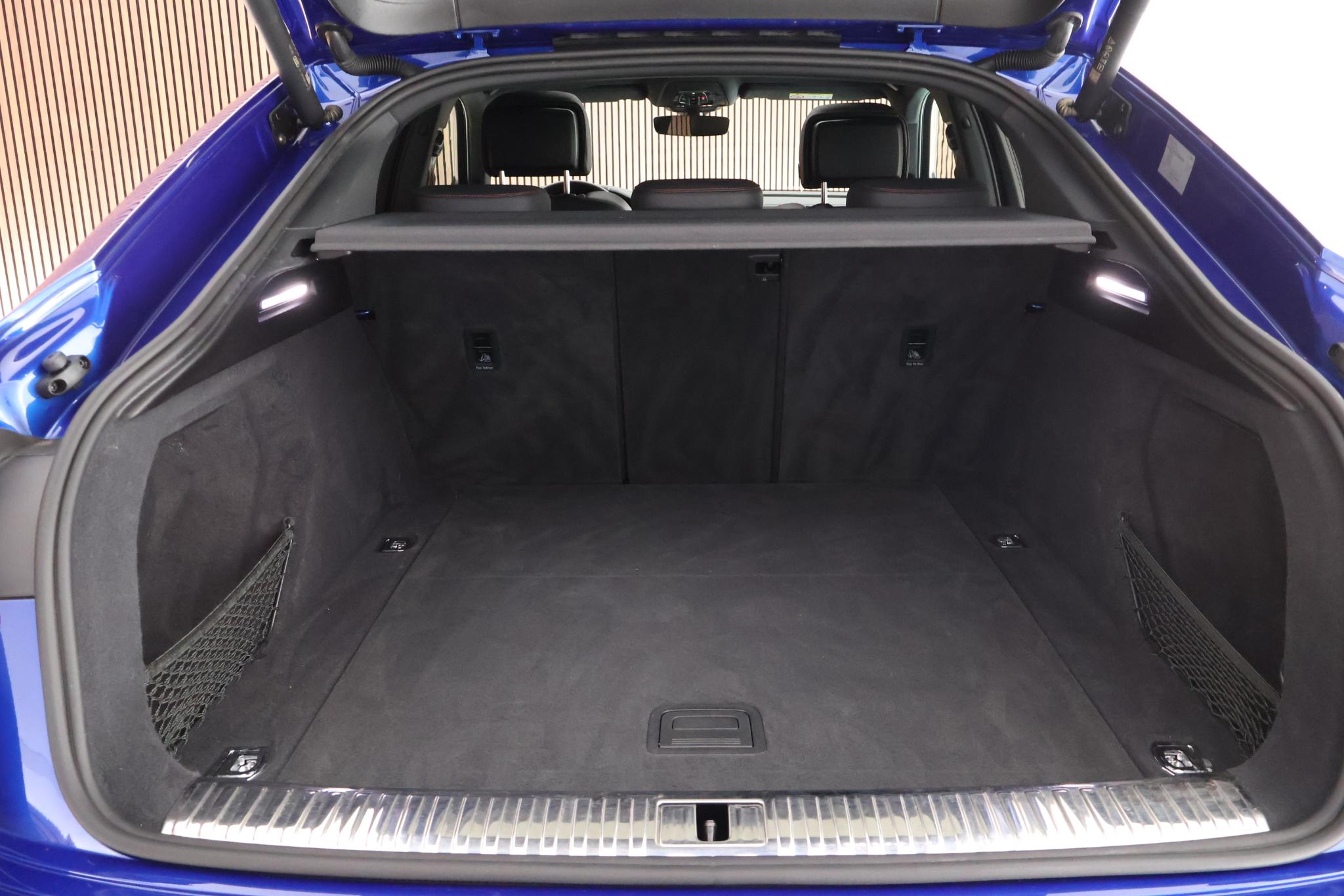 Foto van Audi Q8 Sportback 55 E-tron