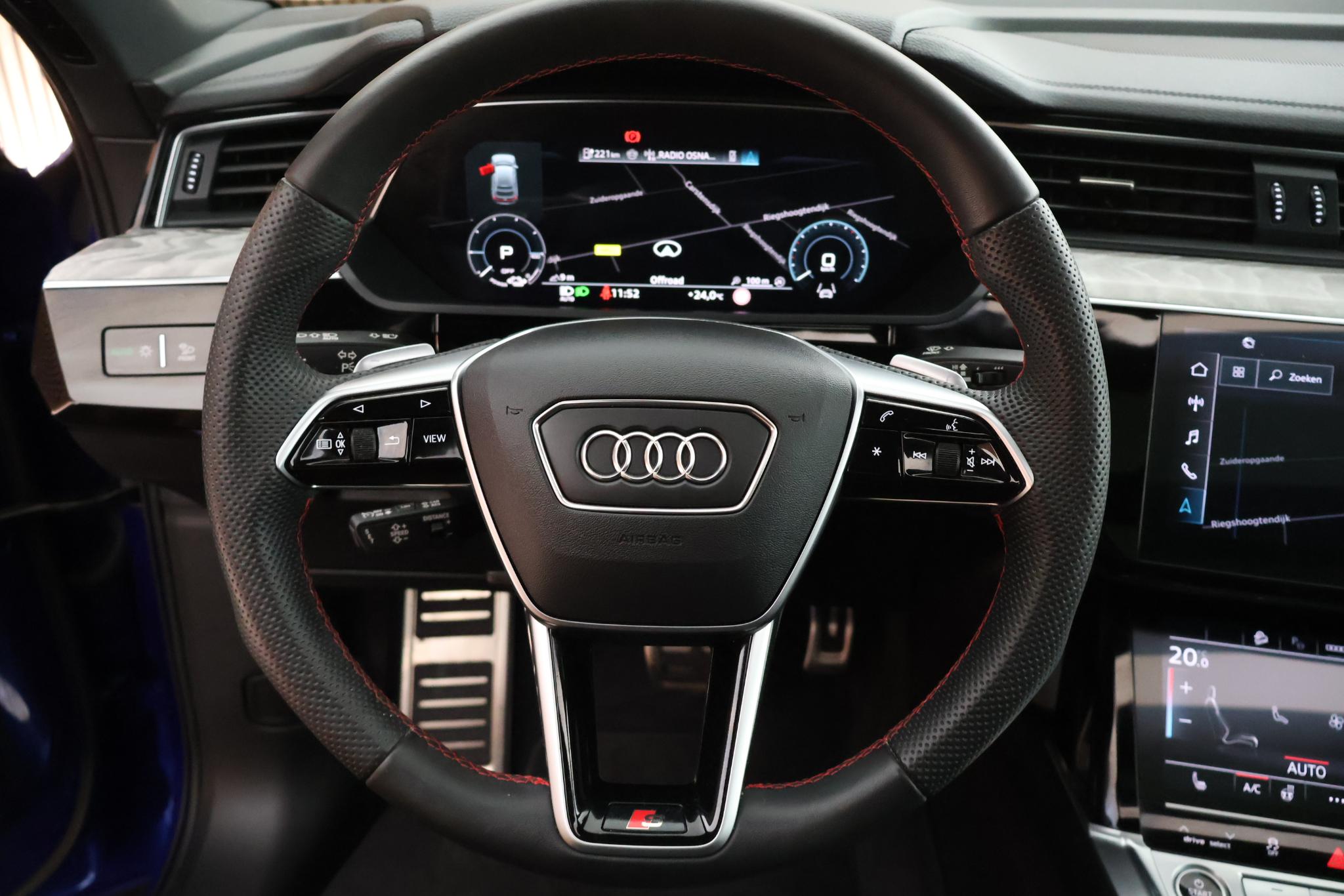 Foto van Audi Q8 Sportback 55 E-tron