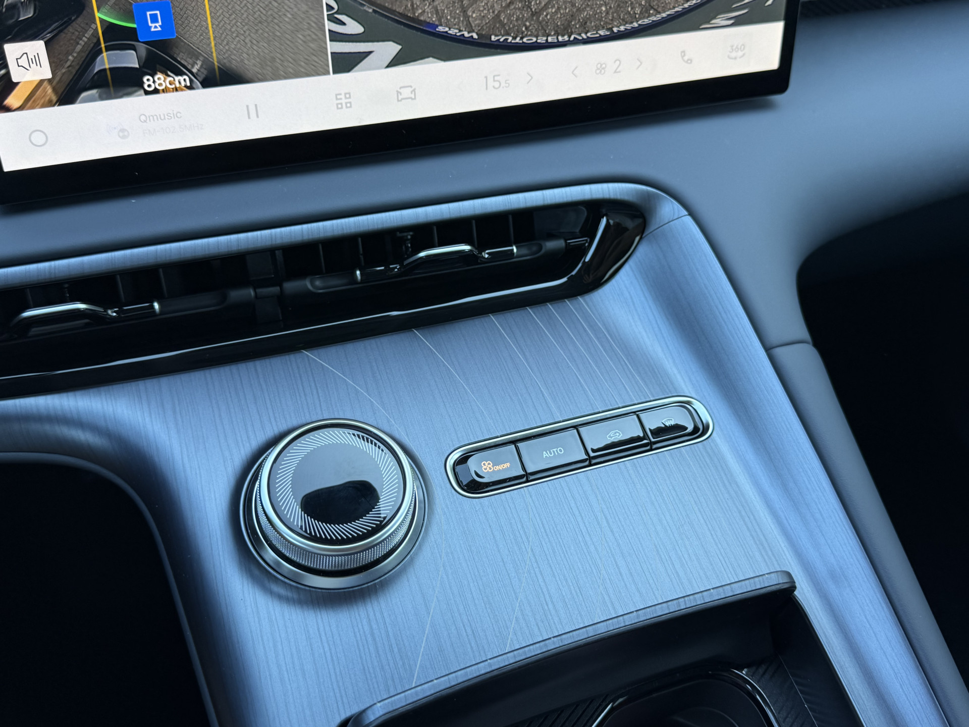 Foto van Geely E5