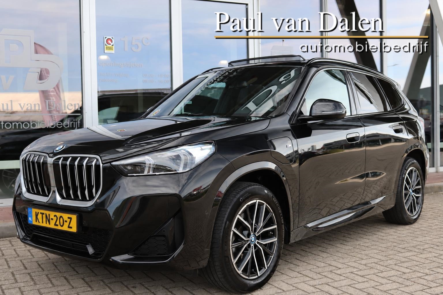 BMW X1 Xdrive25e XDRIVE25e 245PK M-SPORT SHADOW LINE Panodak | Navi | Sfeerverl.| Comfort Acces | Camera | Dab | Live Cockpit | Adapt.Led | 18 Inch Lm | 2024 - voorkant
