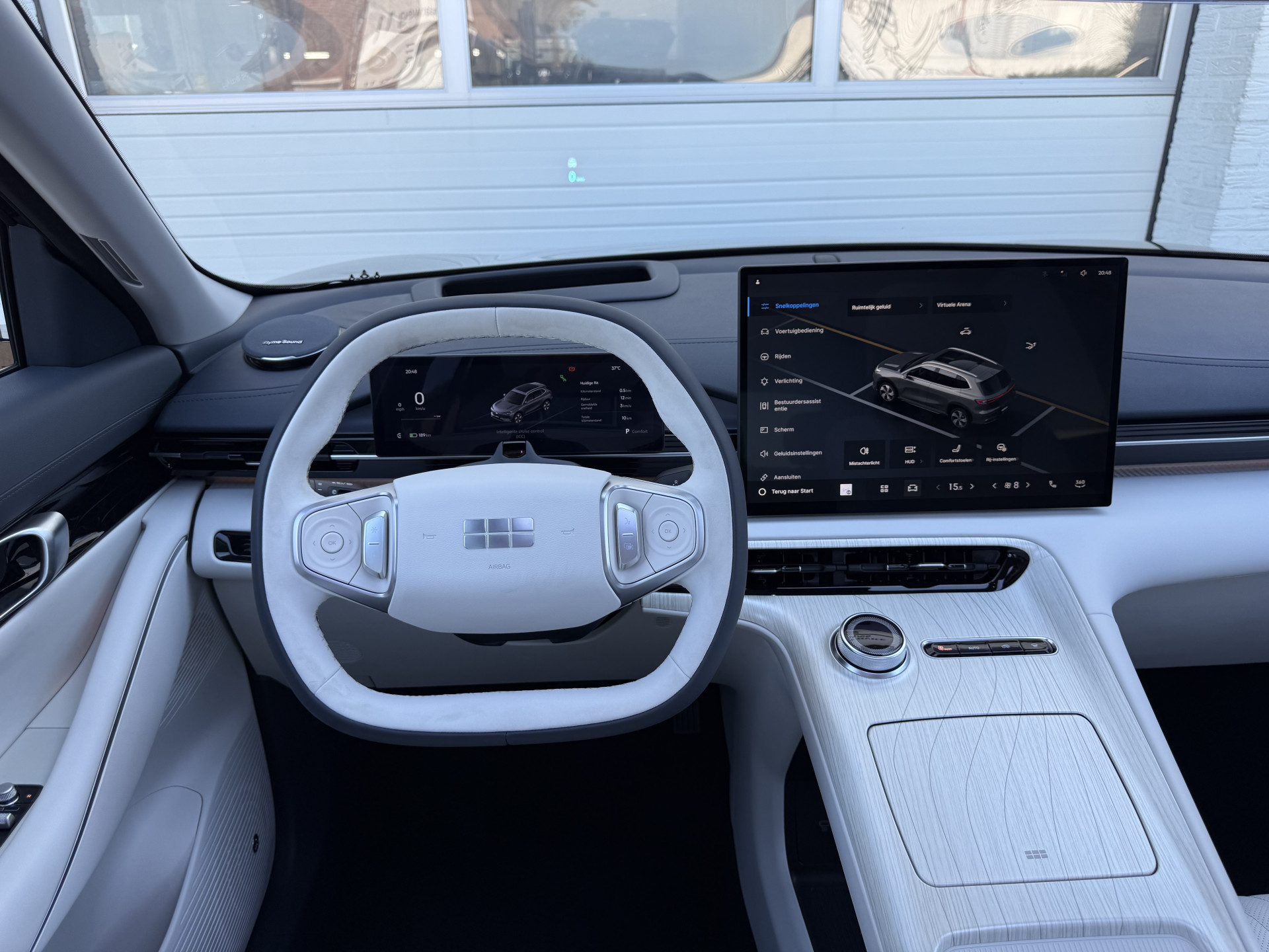 Foto van Geely E5