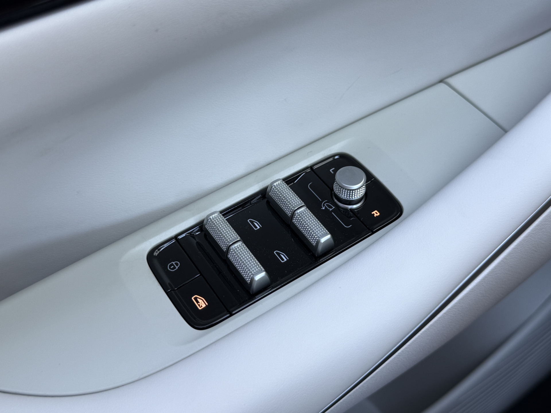 Foto van Geely E5