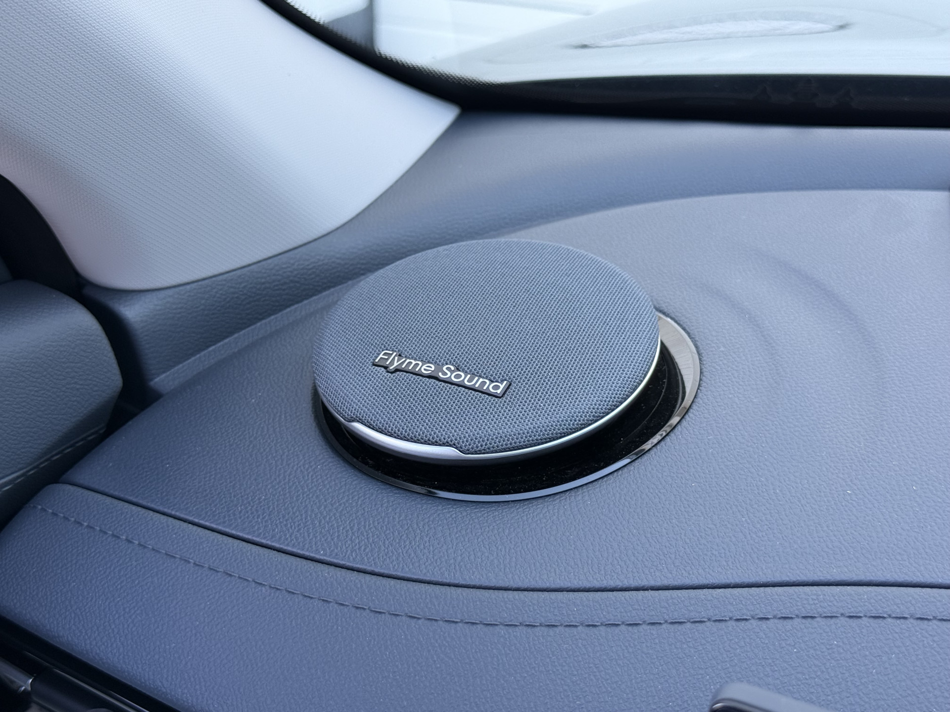 Foto van Geely E5