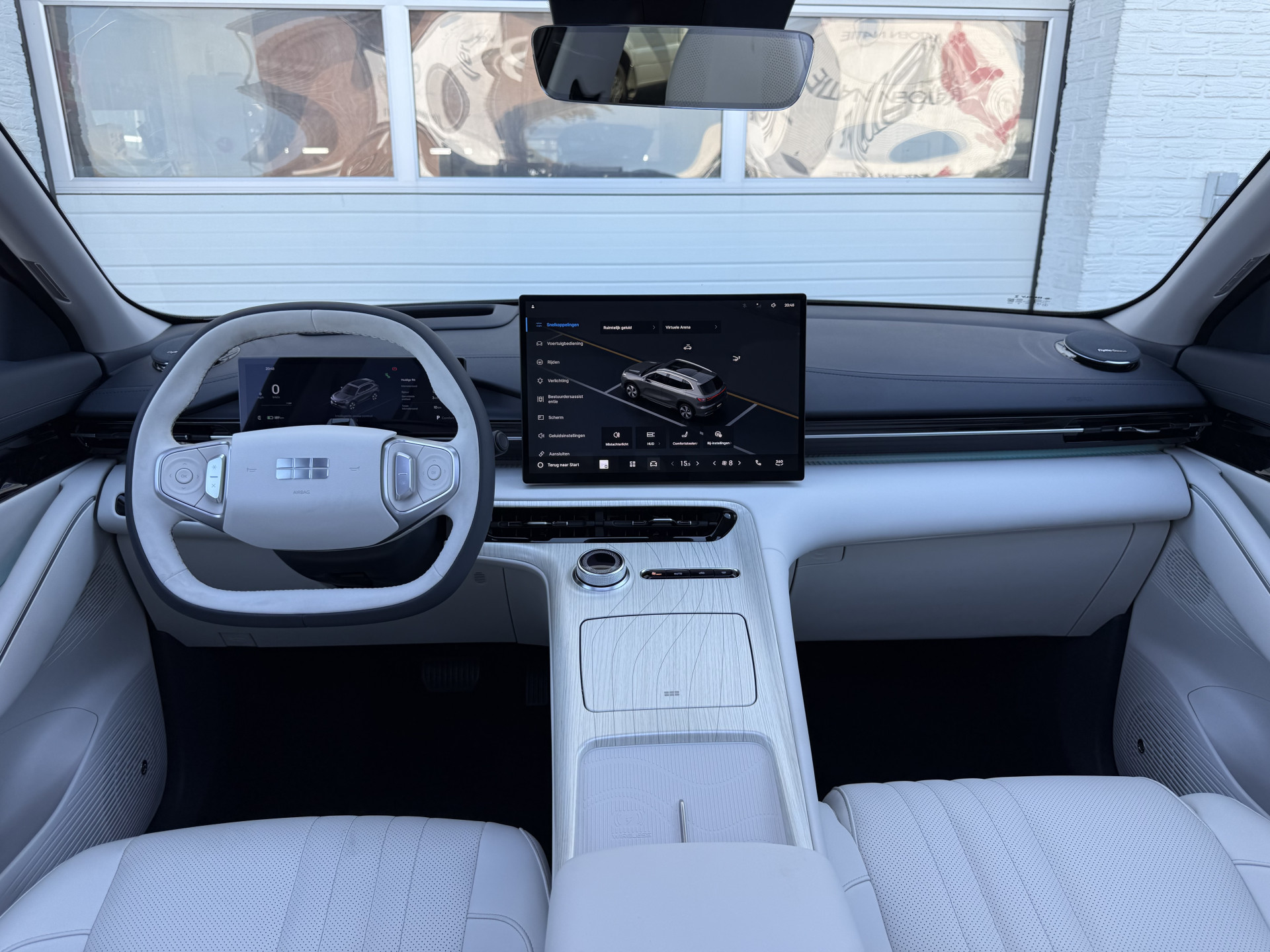 Foto van Geely E5