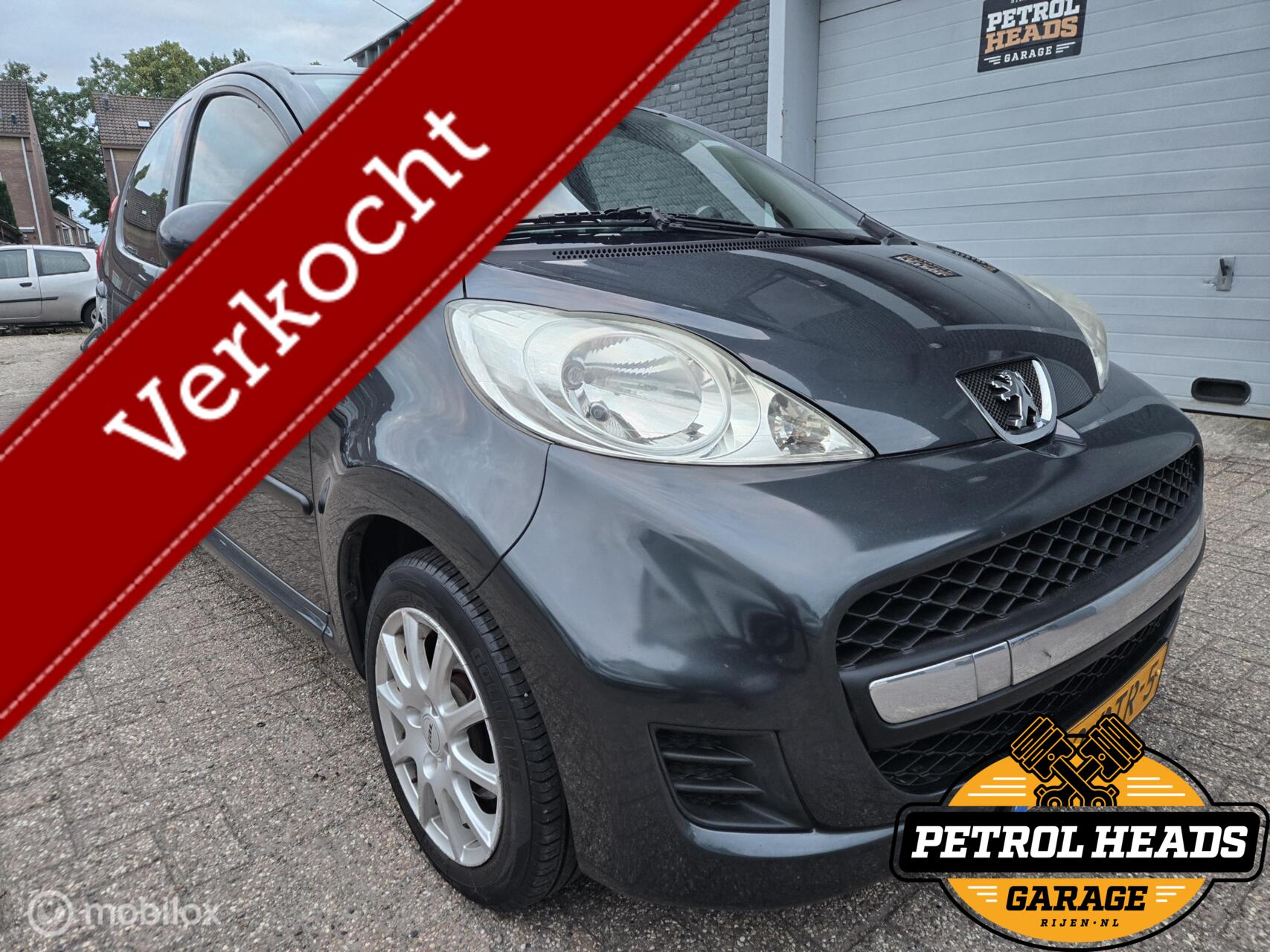 Peugeot 107 1.0-12V XS 2011 - voorkant