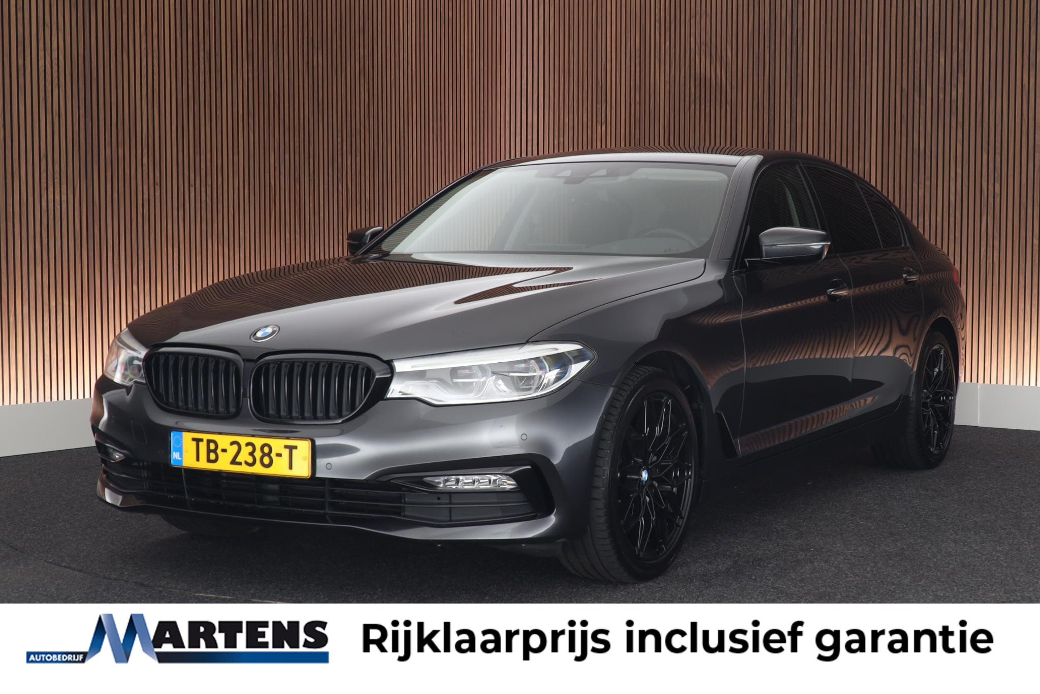 BMW 520i 520i 184pk High Executive 2018 - voorkant