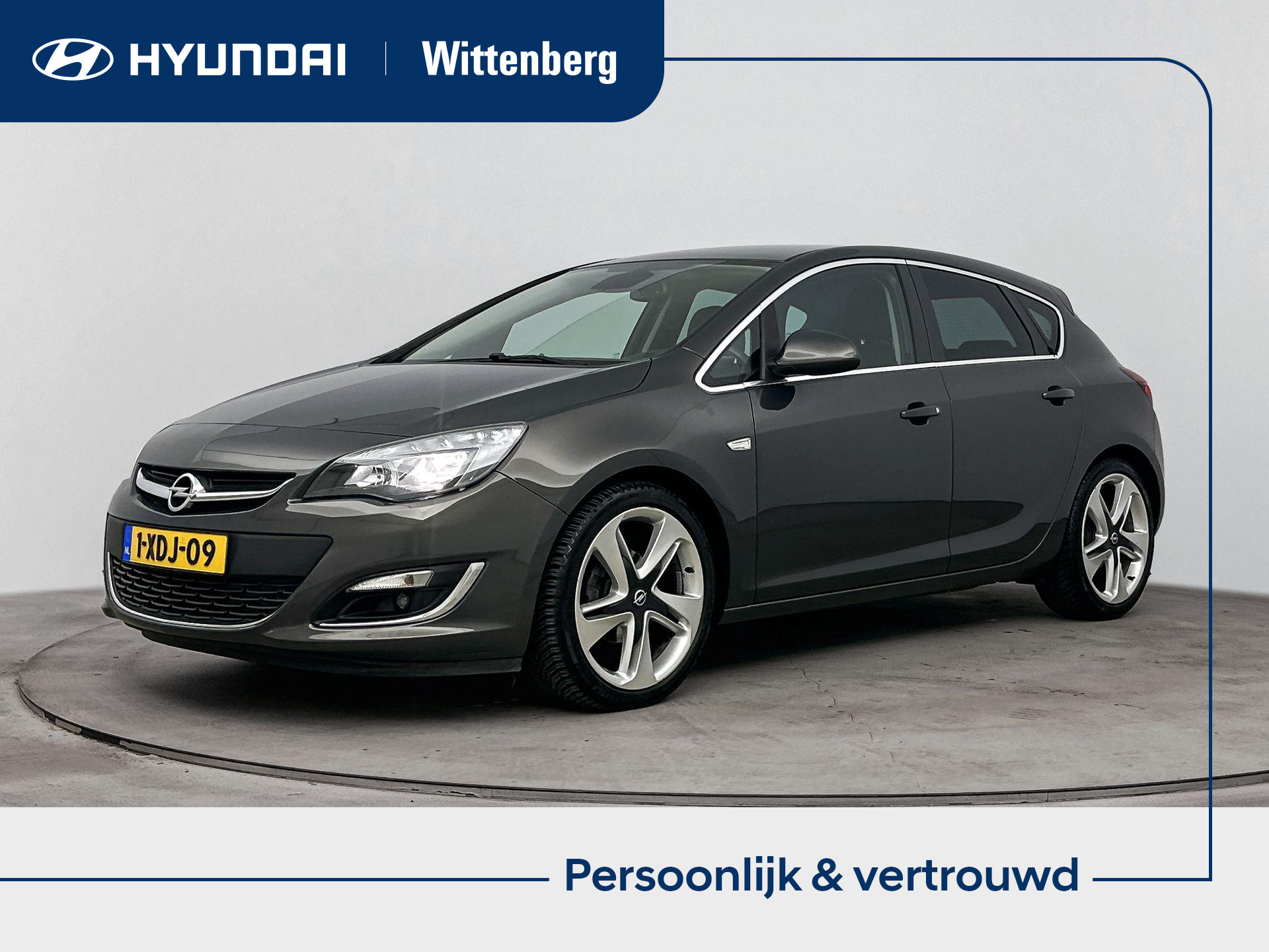 Opel Astra 1.4 TURBO COSMO 2014 - voorkant