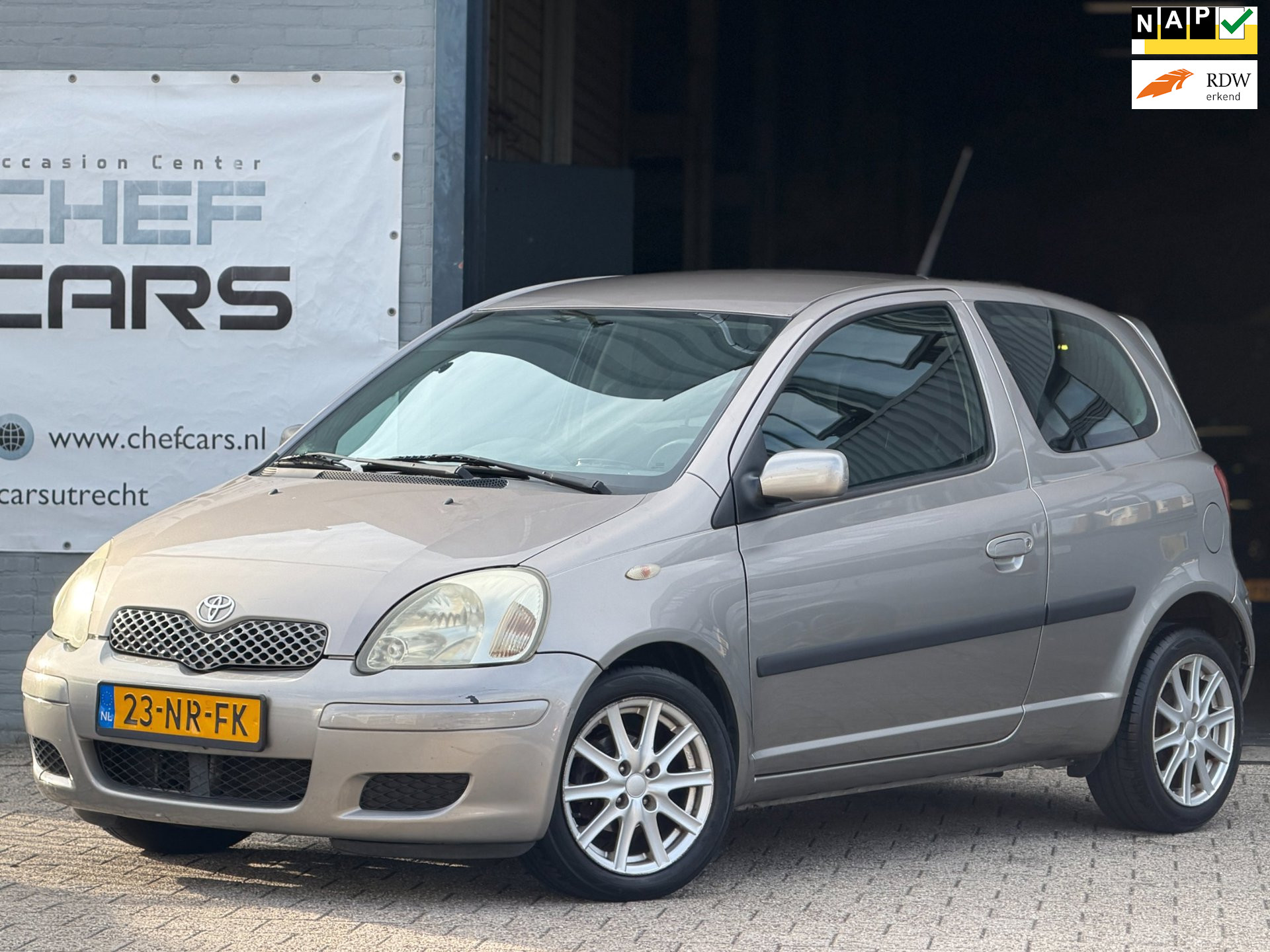 Toyota Yaris 1.3|NAP|VOL AUTOMAAT|AIRCO|NIEUWEAPK|3EIGENAAR! 2004 - voorkant