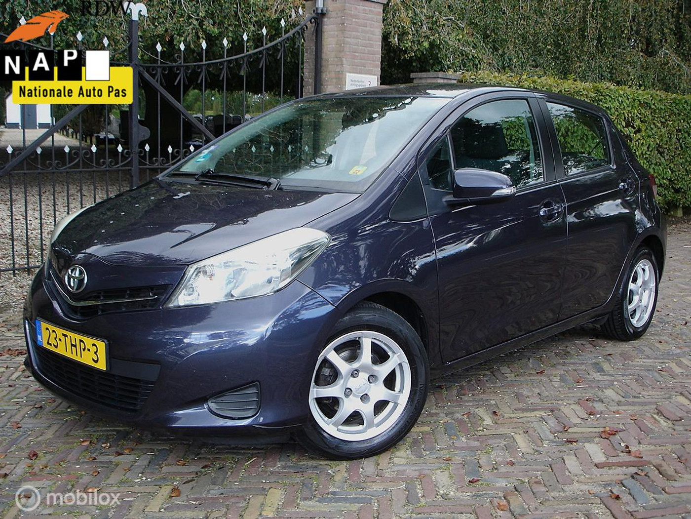 Toyota Toyota Yaris 1.3 VVT-i Aspiration Airco|Cruis|Camera|Orig.NL 2012 - voorkant