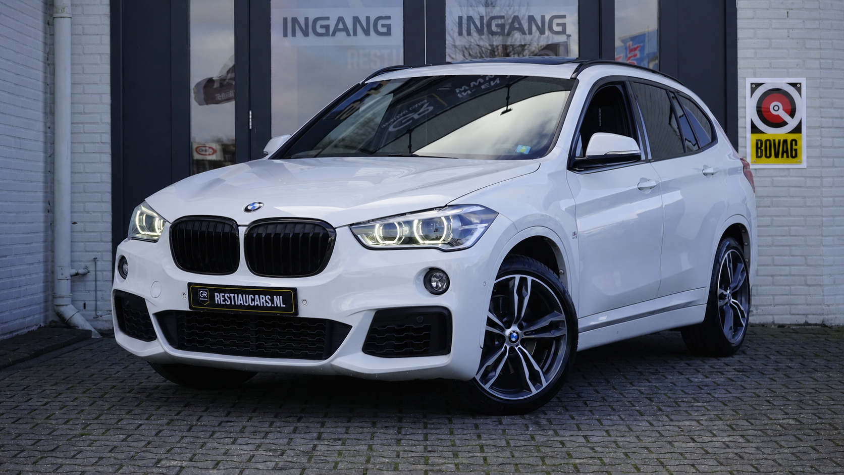 BMW X1 Sdrive20i SDrive20i M Sport Shadowline CAMERA-CLIMA-CRUISE-FULL LED-HEADUP-LEDER-NAVIGATIE-PANORAMA-STOELVERWARMING-TREKHAAK 2019 - voorkant