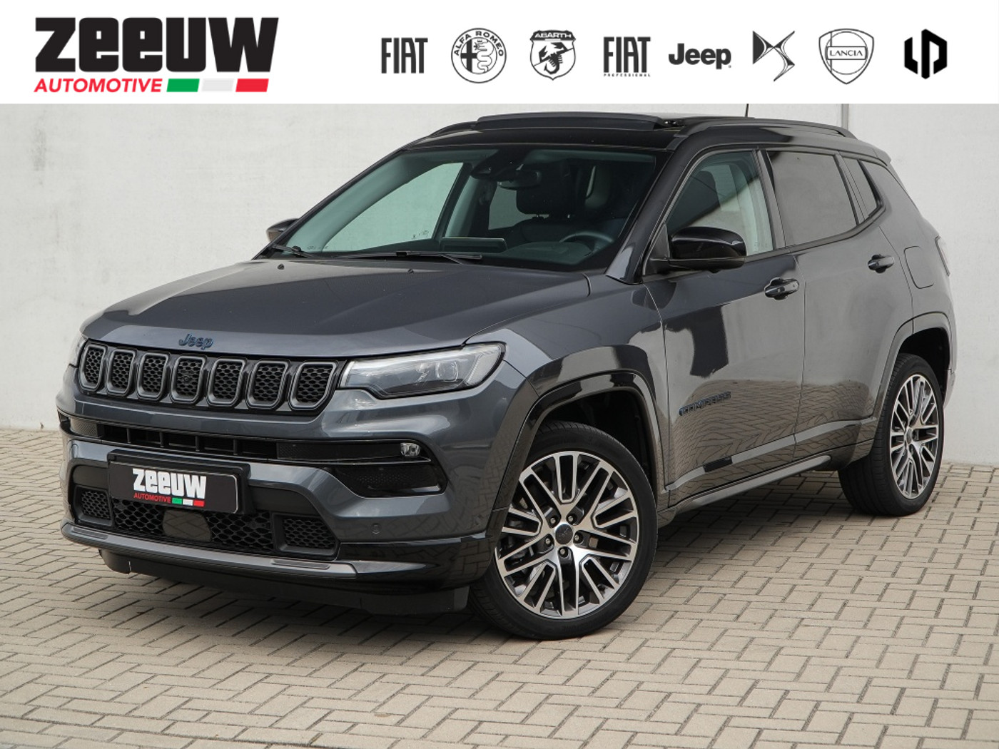 Jeep Compass 4xe 240 PK Hybrid Summit | Pano | Safety | 360cam | 19" 2024 - voorkant