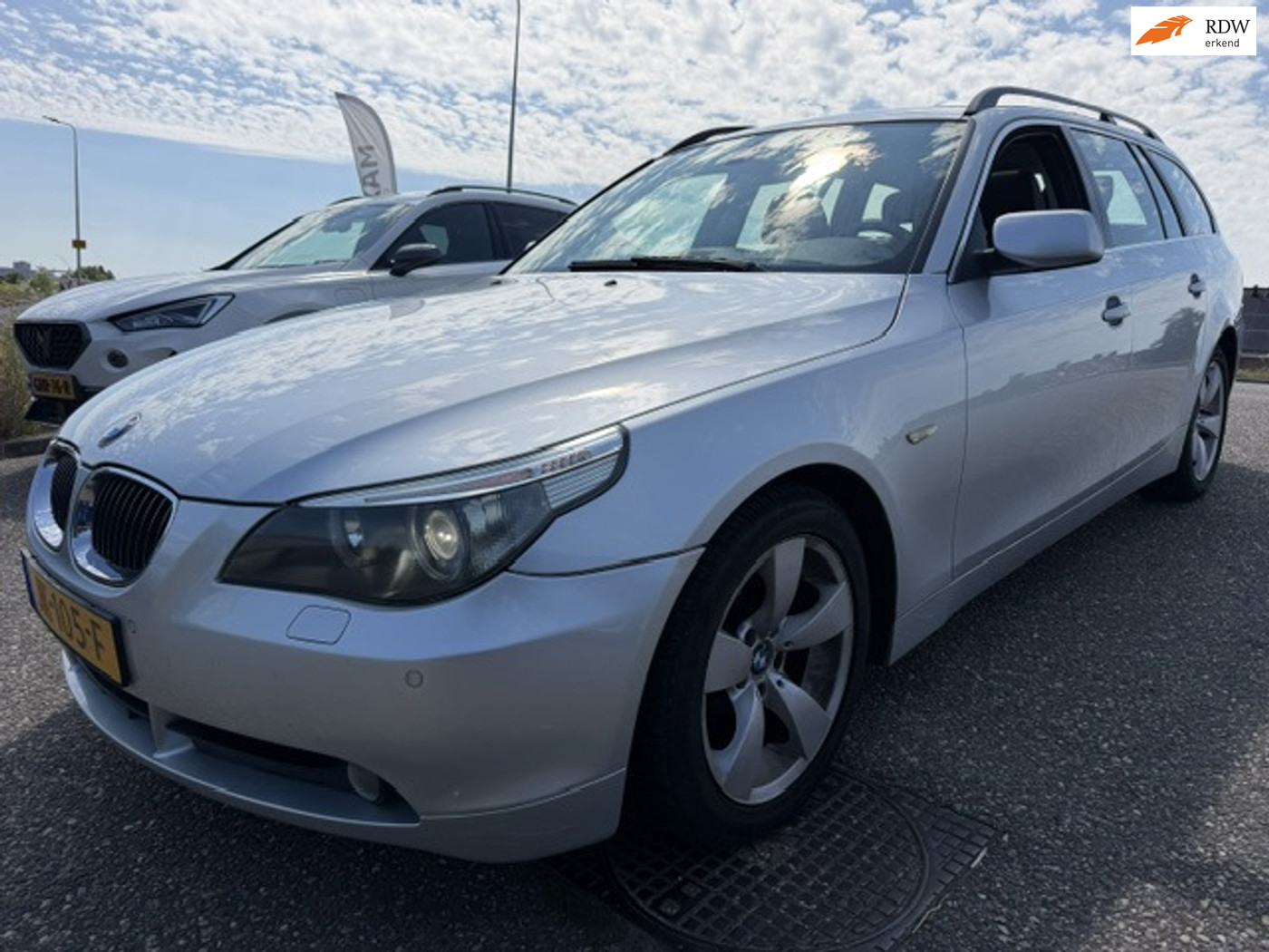 BMW 5er Reihe 523i High Executive AC Pano Trekhaak PDC Cruise-control 2007 - voorkant