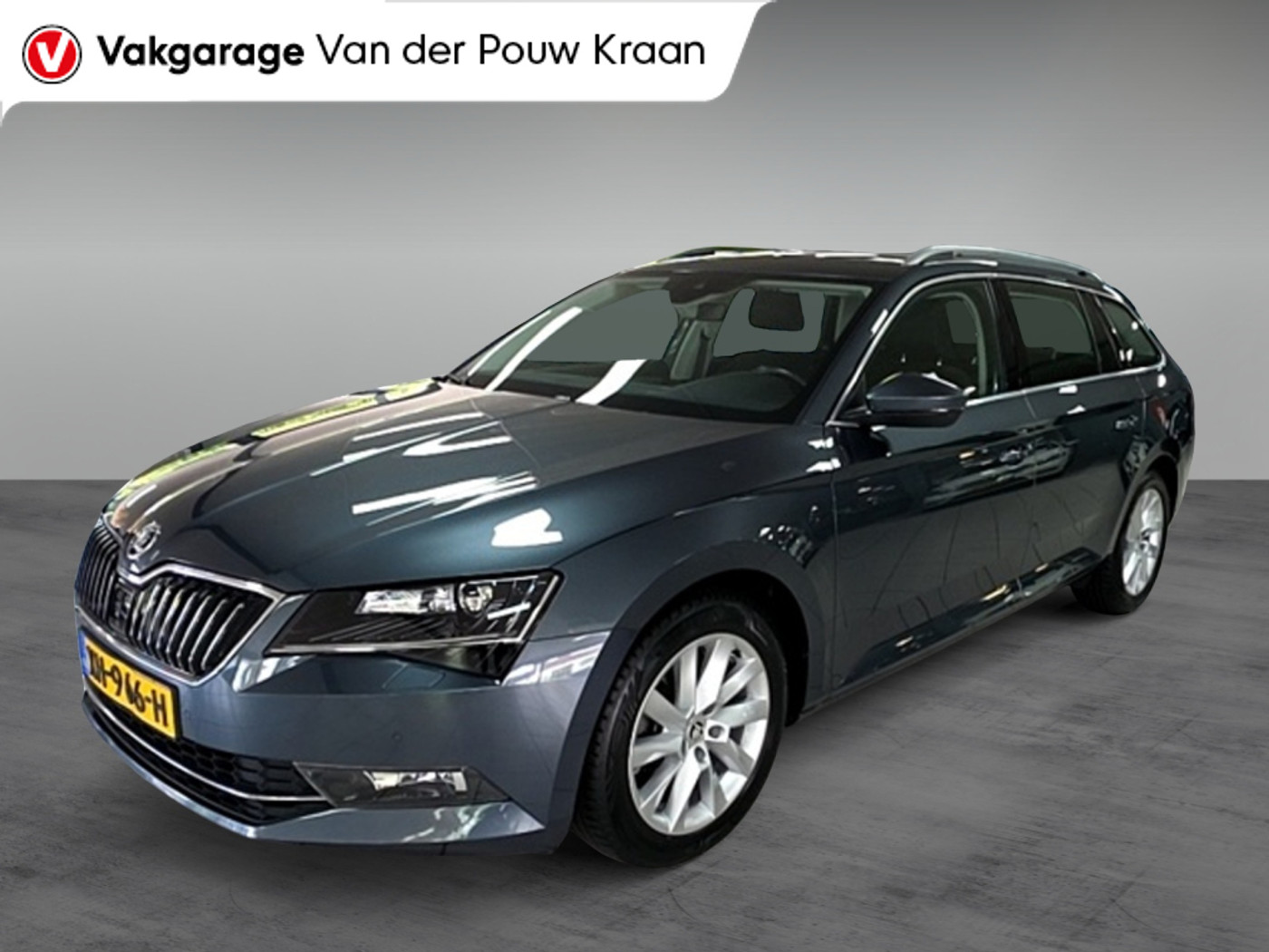 Skoda Superb 1.5 TSI ACT Ambition Business Panodak / Trekhaak 2019 - voorkant
