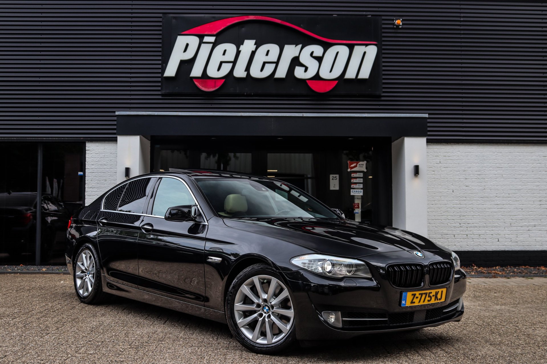 BMW 5-serie 550i High Executive 2012 - voorkant