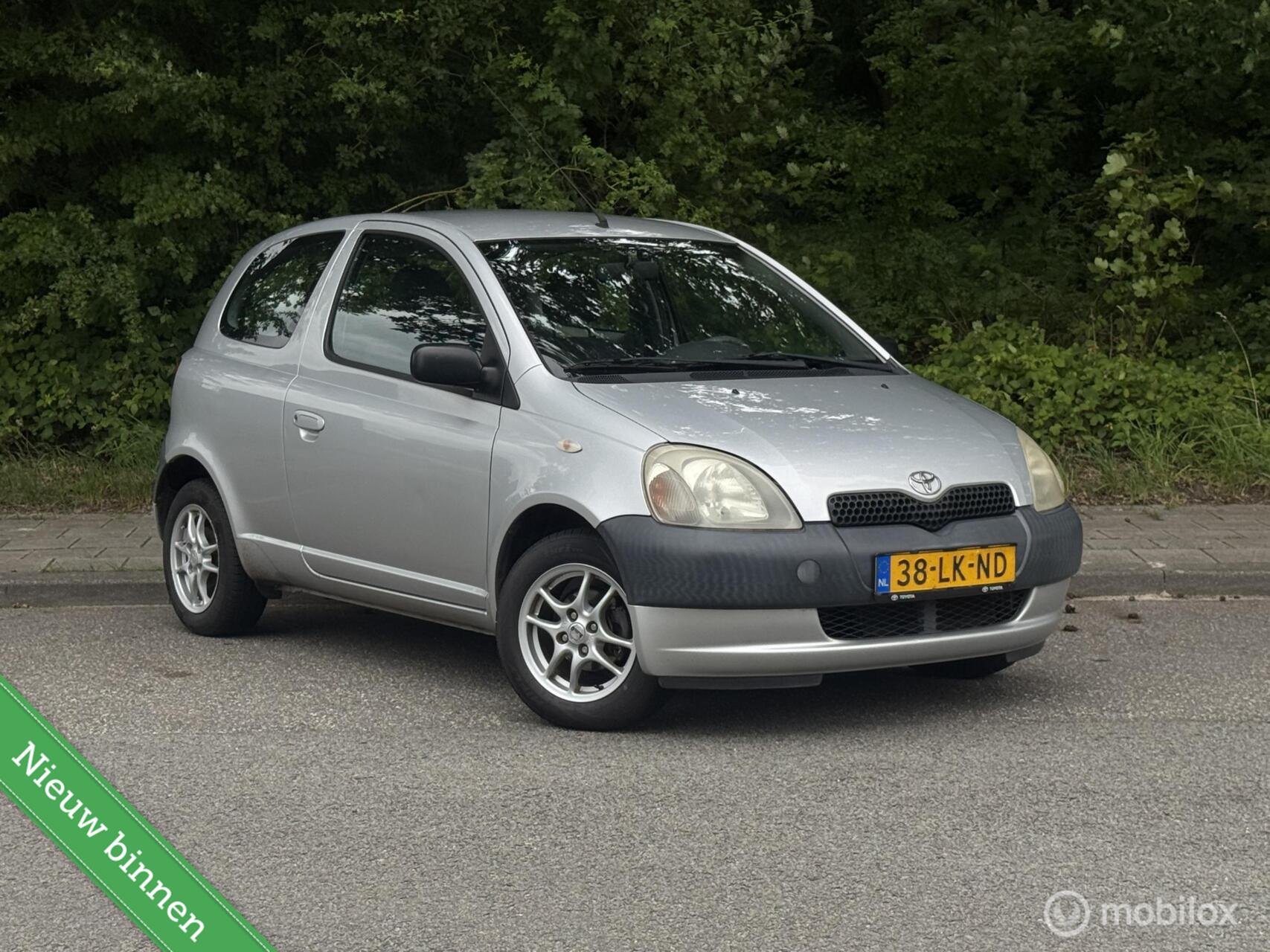 Toyota Yaris 1.0 VVT-i 2003 - voorkant