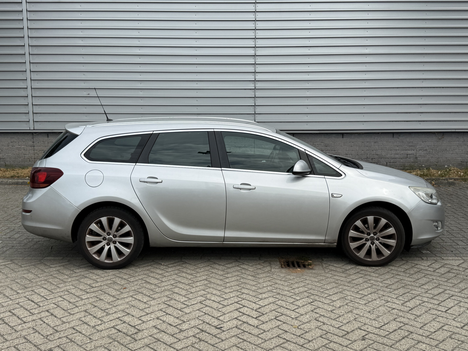 Opel Astra Sports Tourer 1.4 Turbo Sport (INRUILKOOPJE) 2012 - voorkant