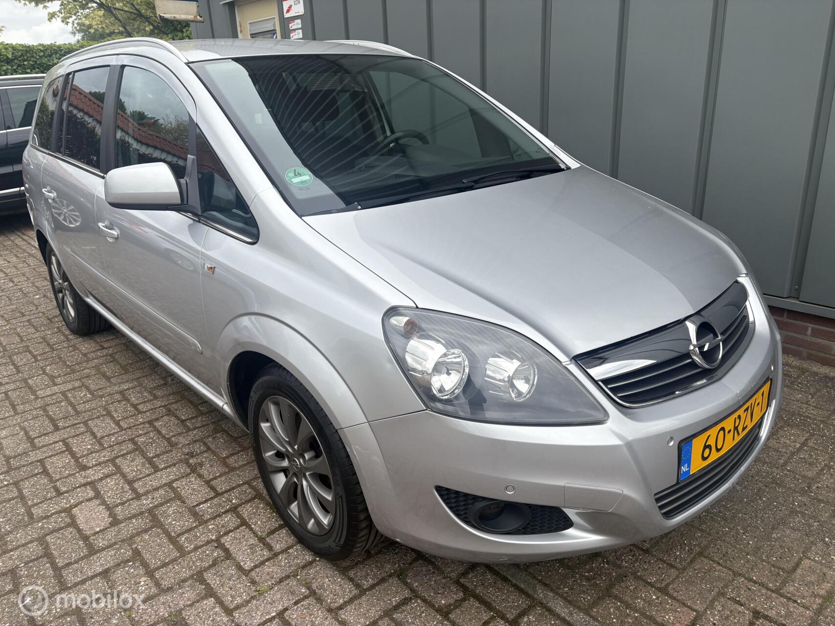Opel Zafira 1.8 Edition 7 Persoons 2011 - voorkant