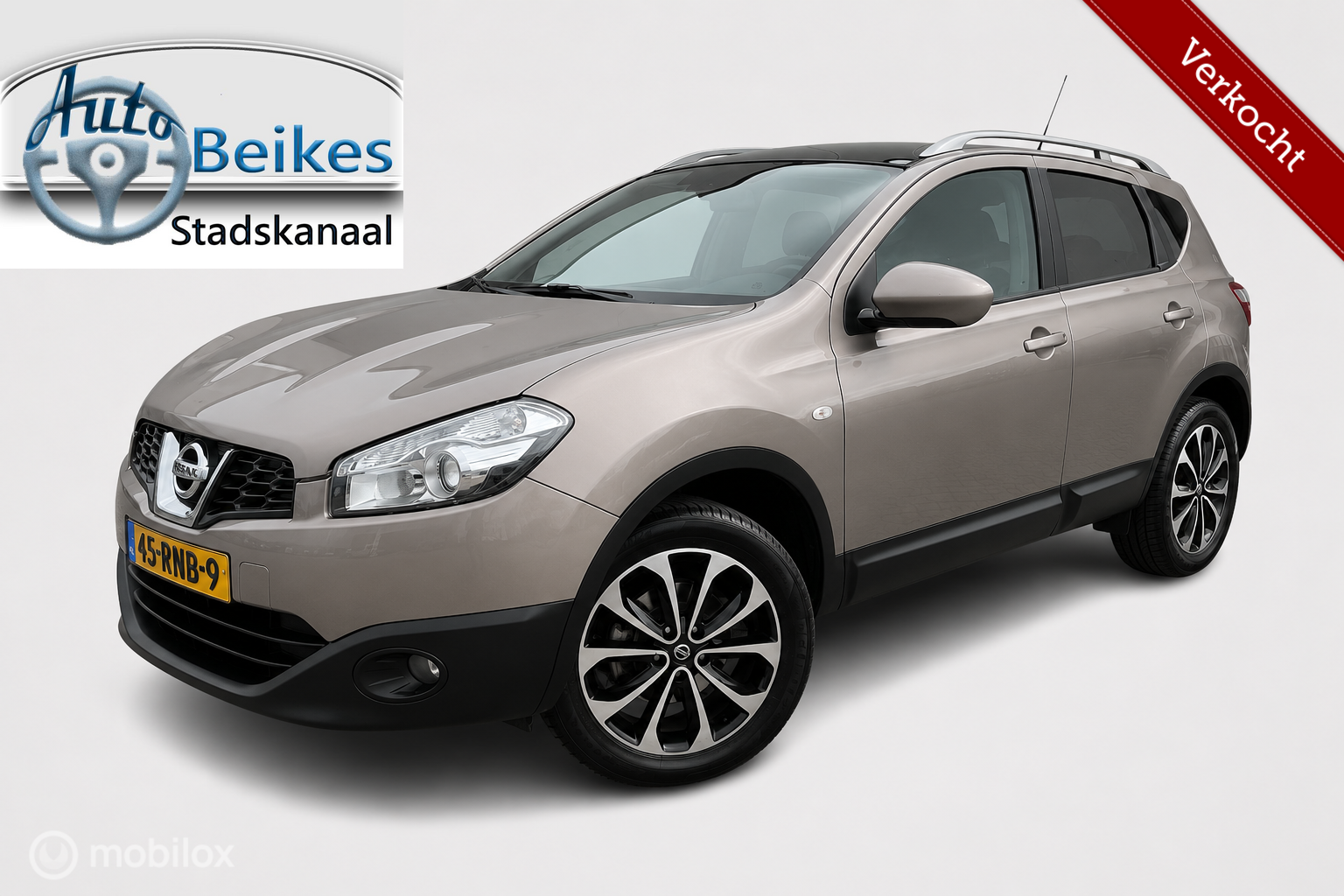 Nissan Nissan Qashqai 1.6 Connect Edition met panorama dak 2012 - voorkant