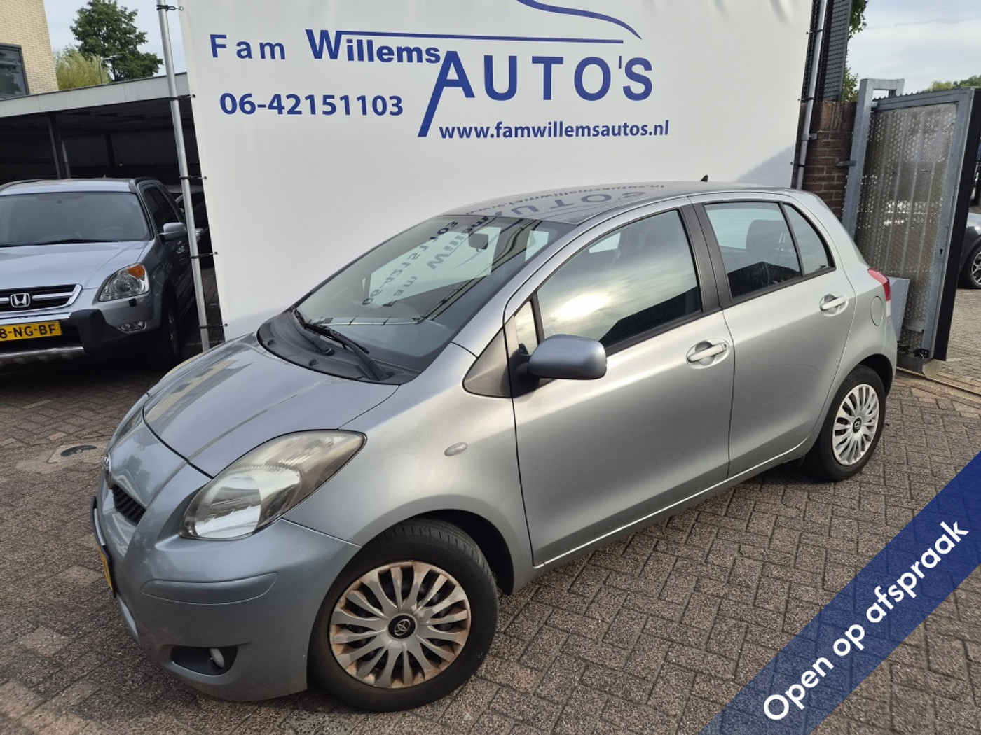 Toyota Toyota Yaris 1.3 VVTi Aspiration 2011 - voorkant