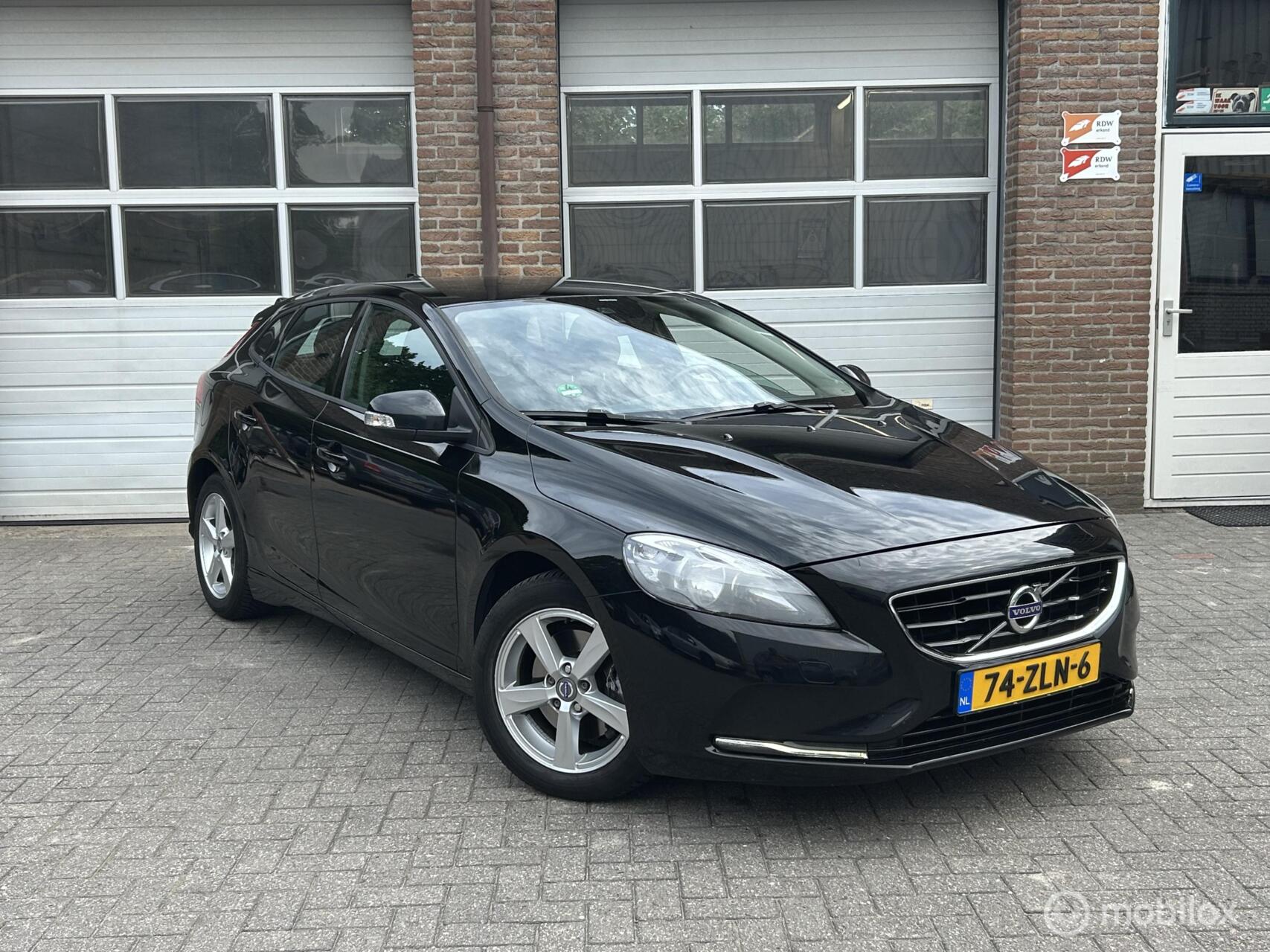 Volvo V40 1.6 T3 Momentum | Clima | Camera | Cruise | 2012 - voorkant
