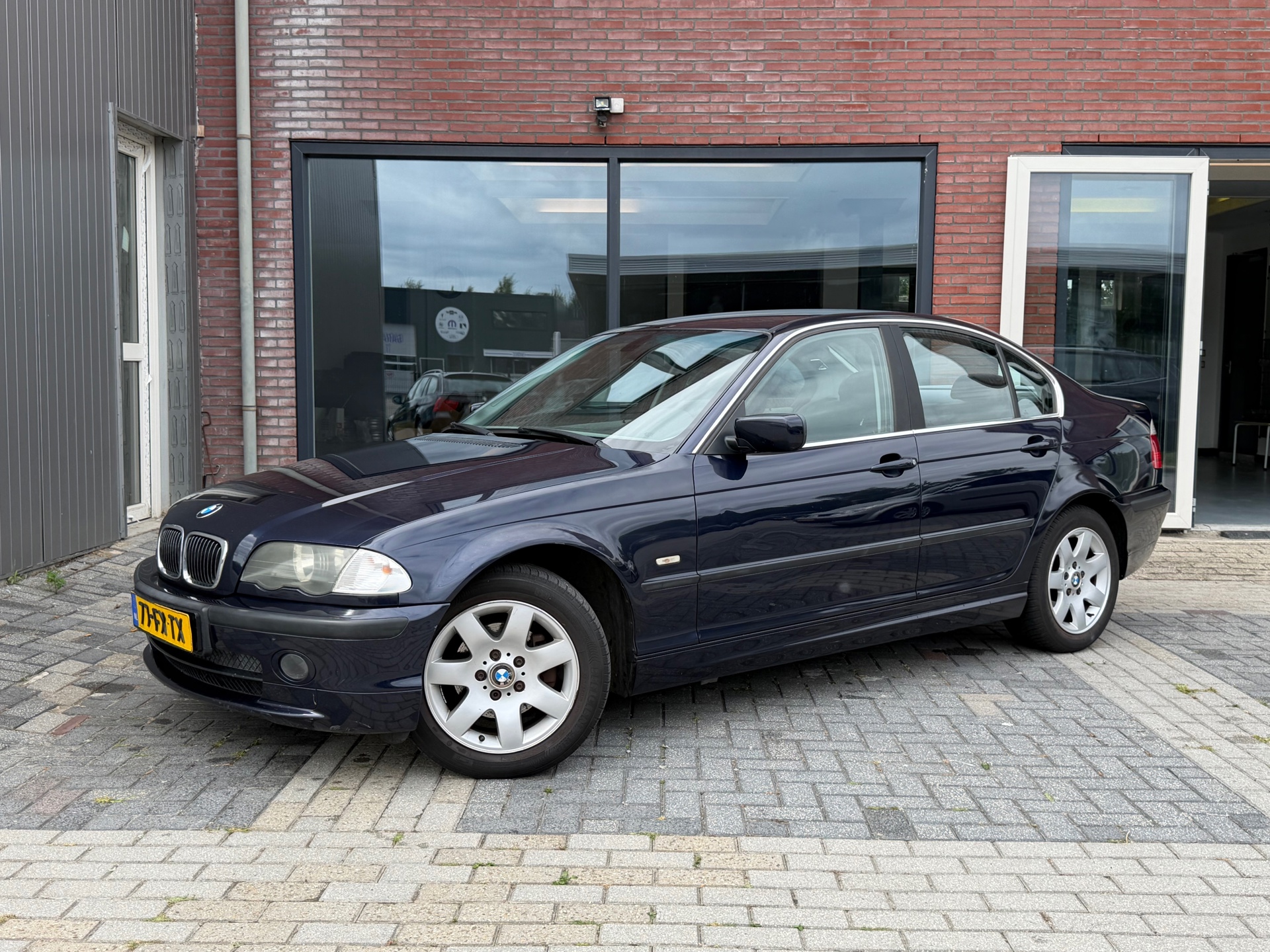 BMW 3er Reihe 318i Executive | Roest Vrij | Cruise | Airco | PDC | 2000 - voorkant