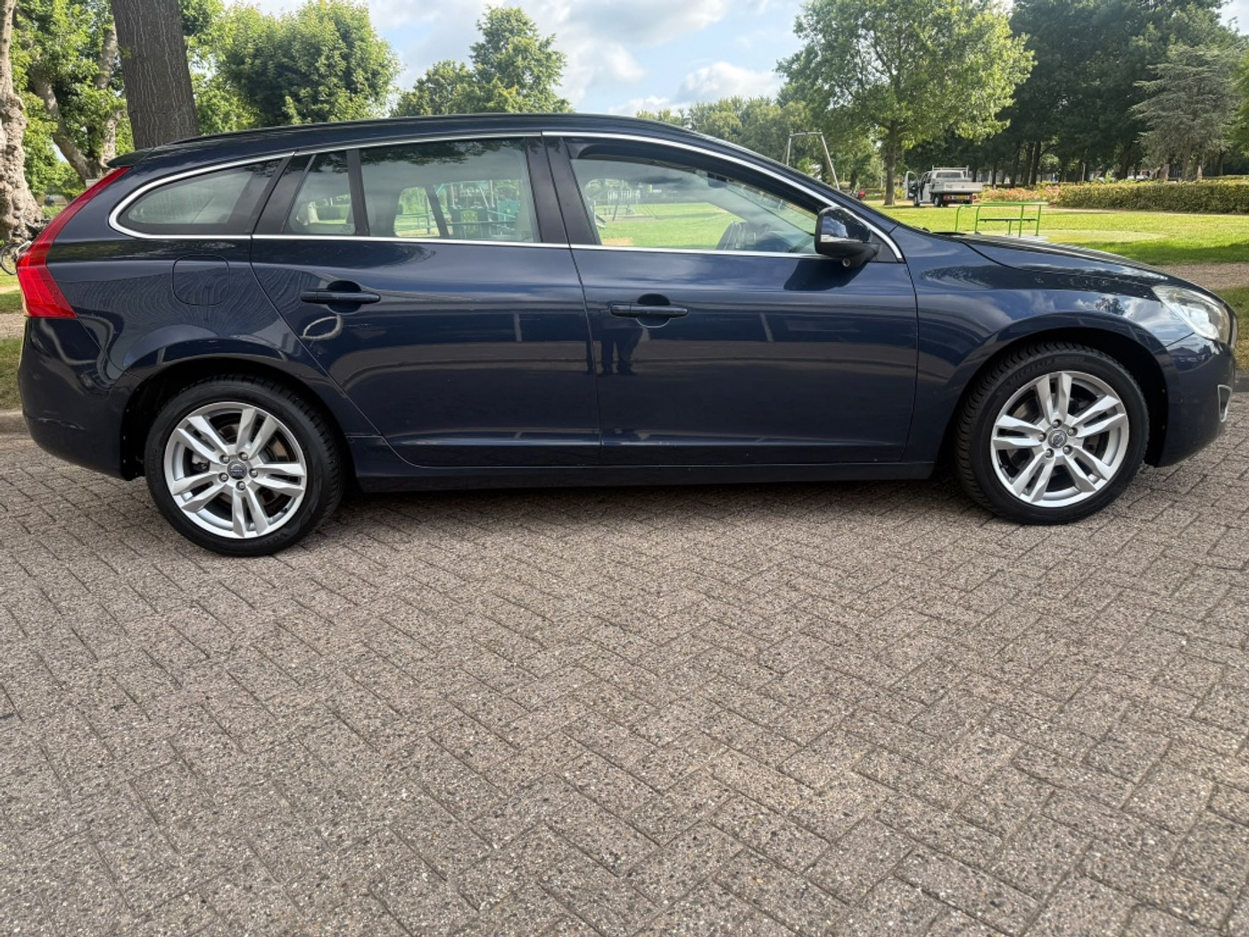 Volvo V60 2.0 D3 Momentum 2012 - voorkant
