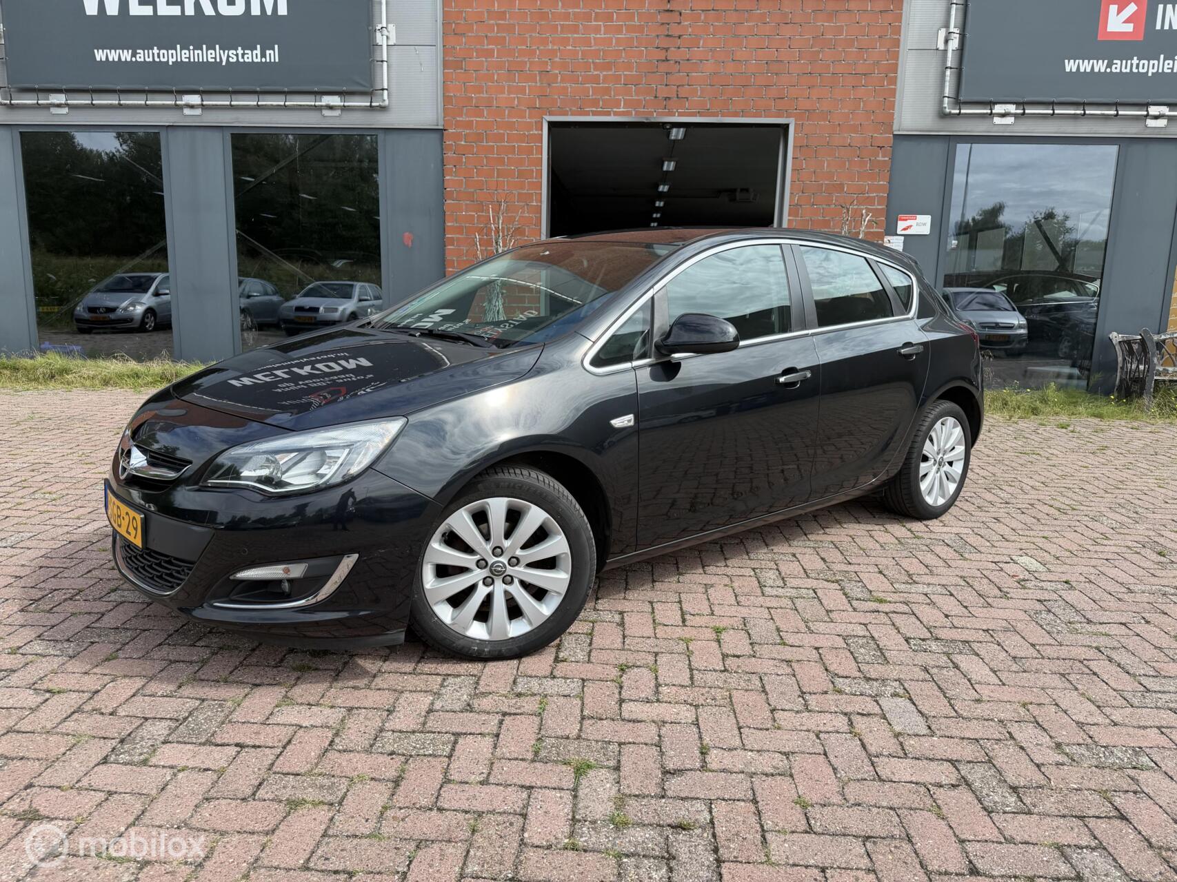 Opel Astra 1.4 Turbo Sport 2012 - voorkant