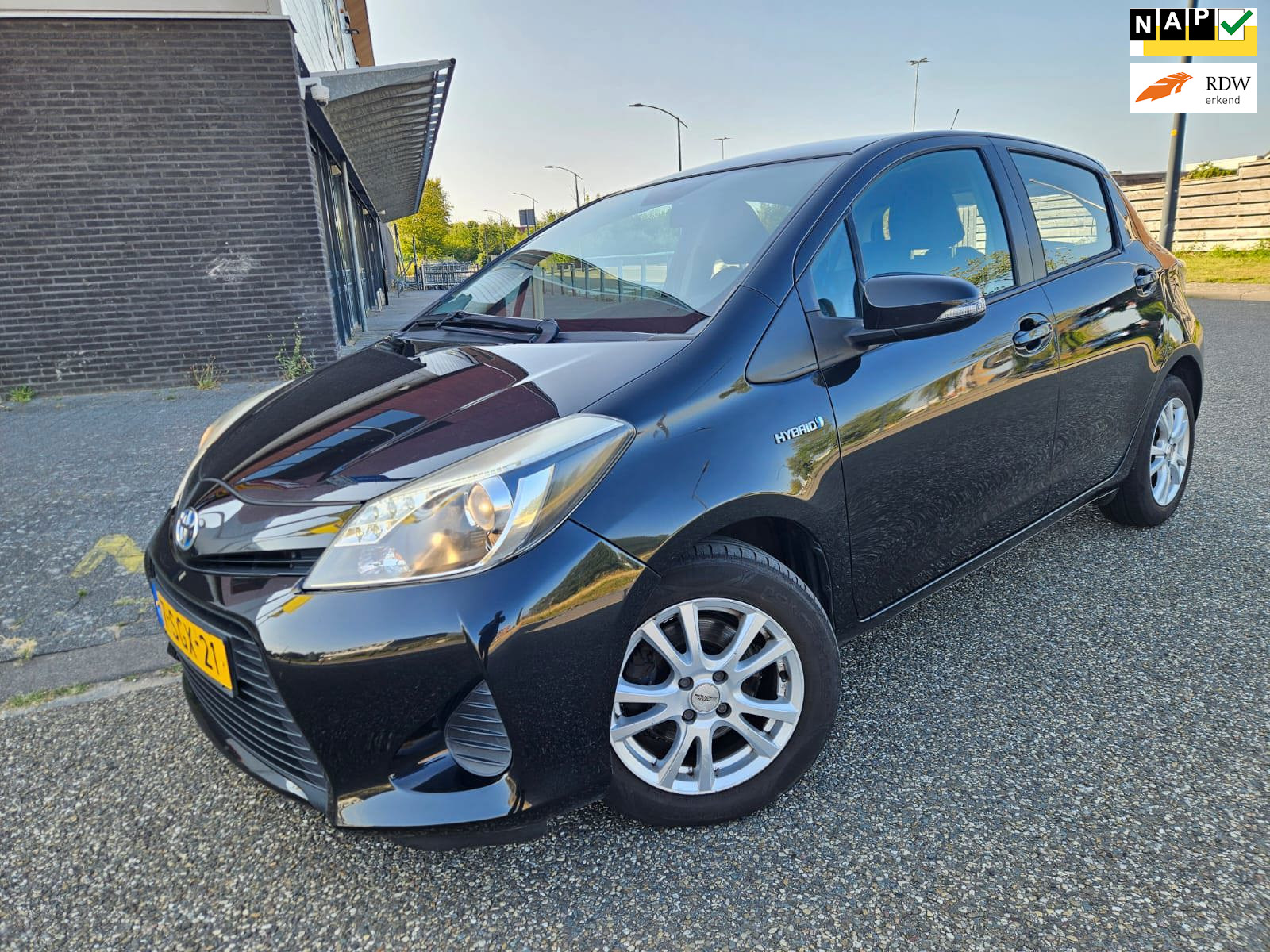 Toyota Toyota Yaris Hybrid 1.5 Full Hybrid Aspiration GARANTIE 2013 - voorkant
