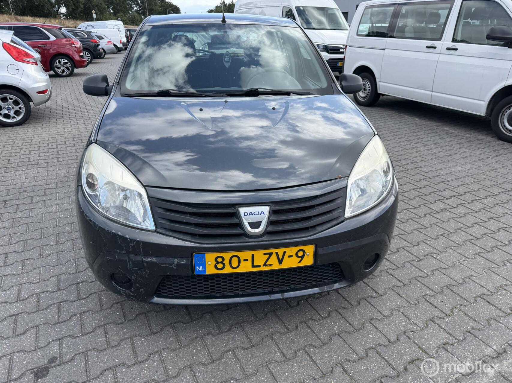 Dacia Sandero 1.2 inruil koopje zo mee 2010 - voorkant