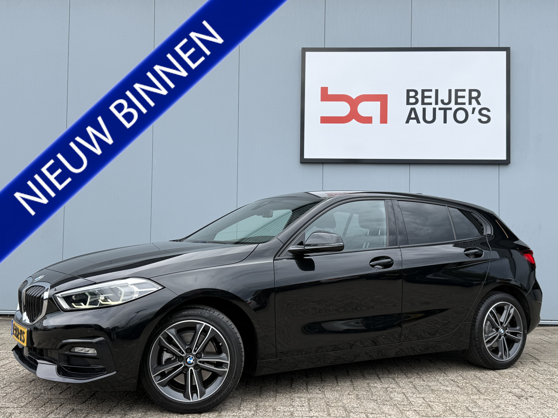 BMW 118i 118i Business Edition Automaat 2021 - voorkant