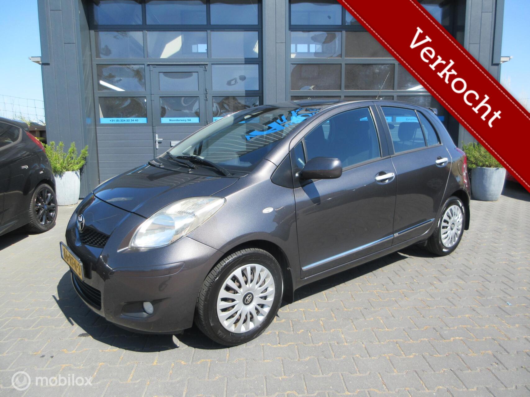 Toyota Toyota Yaris 1.3 VVTi Aspiration 163km Airco Cruise Trekhaak 2011 - voorkant