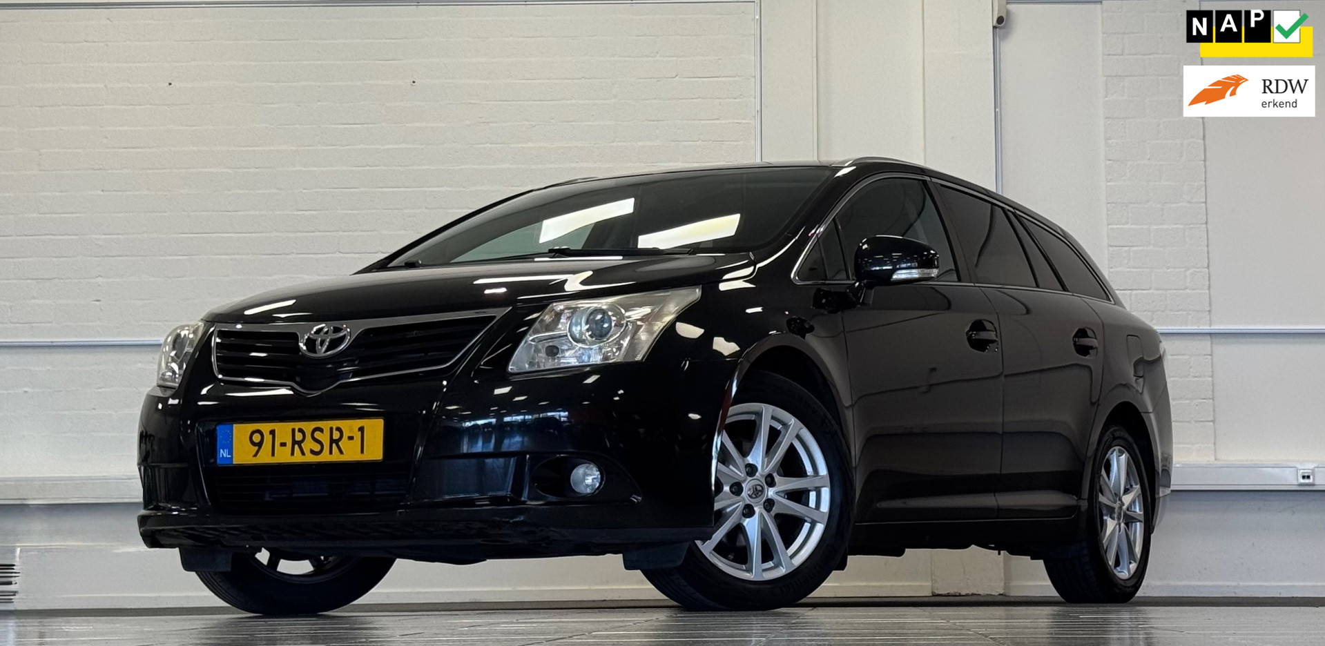 Toyota Toyota Avensis 2.0 VVTi Business Automaat 2e Eigenaar Leer Navigatie 2011 - voorkant