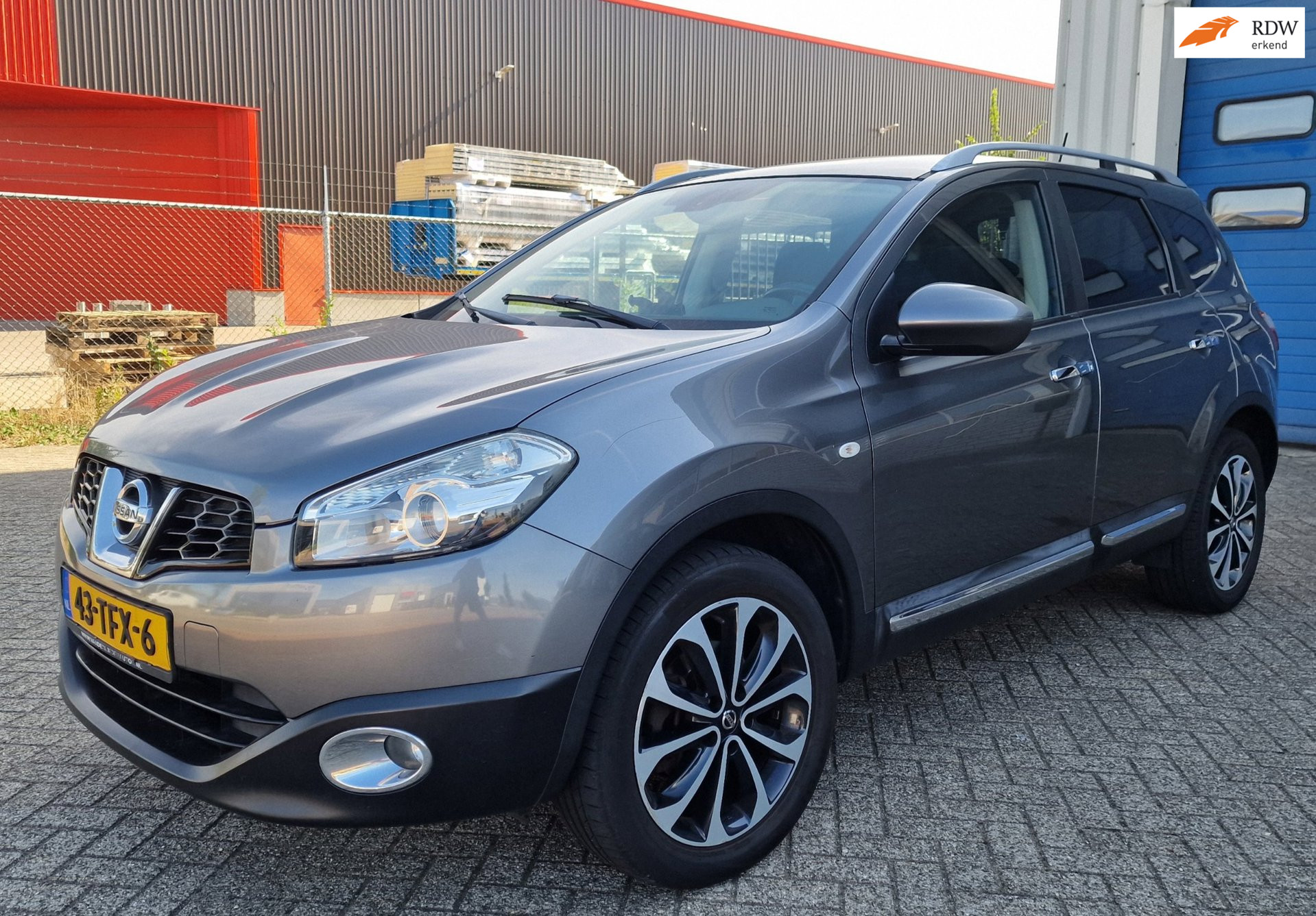 Nissan Nissan Qashqai+2 1.6 Connect Edition 7p. PANO NAVI CRUISE 2 X SLEUTELS 2012 - voorkant