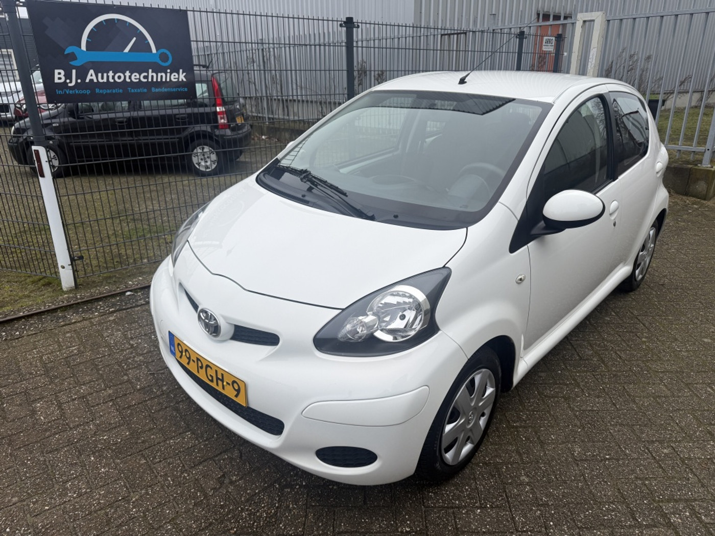 Toyota Toyota Aygo 1.0-12V Comfort Nap Nw apk IZGST !! 2011 - voorkant