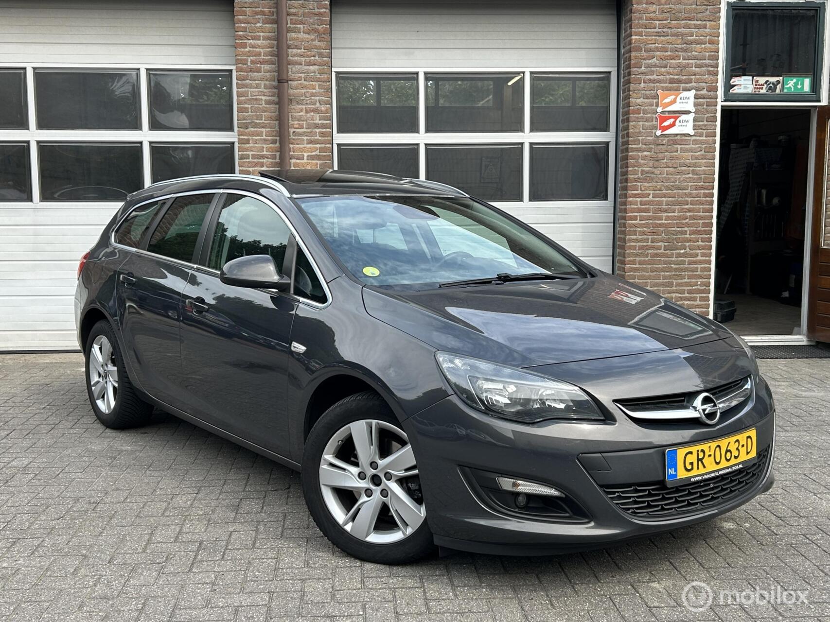 Opel Astra Sports Tourer 1.6 CDTi Business + | Prijs EX BPM 2015 - voorkant