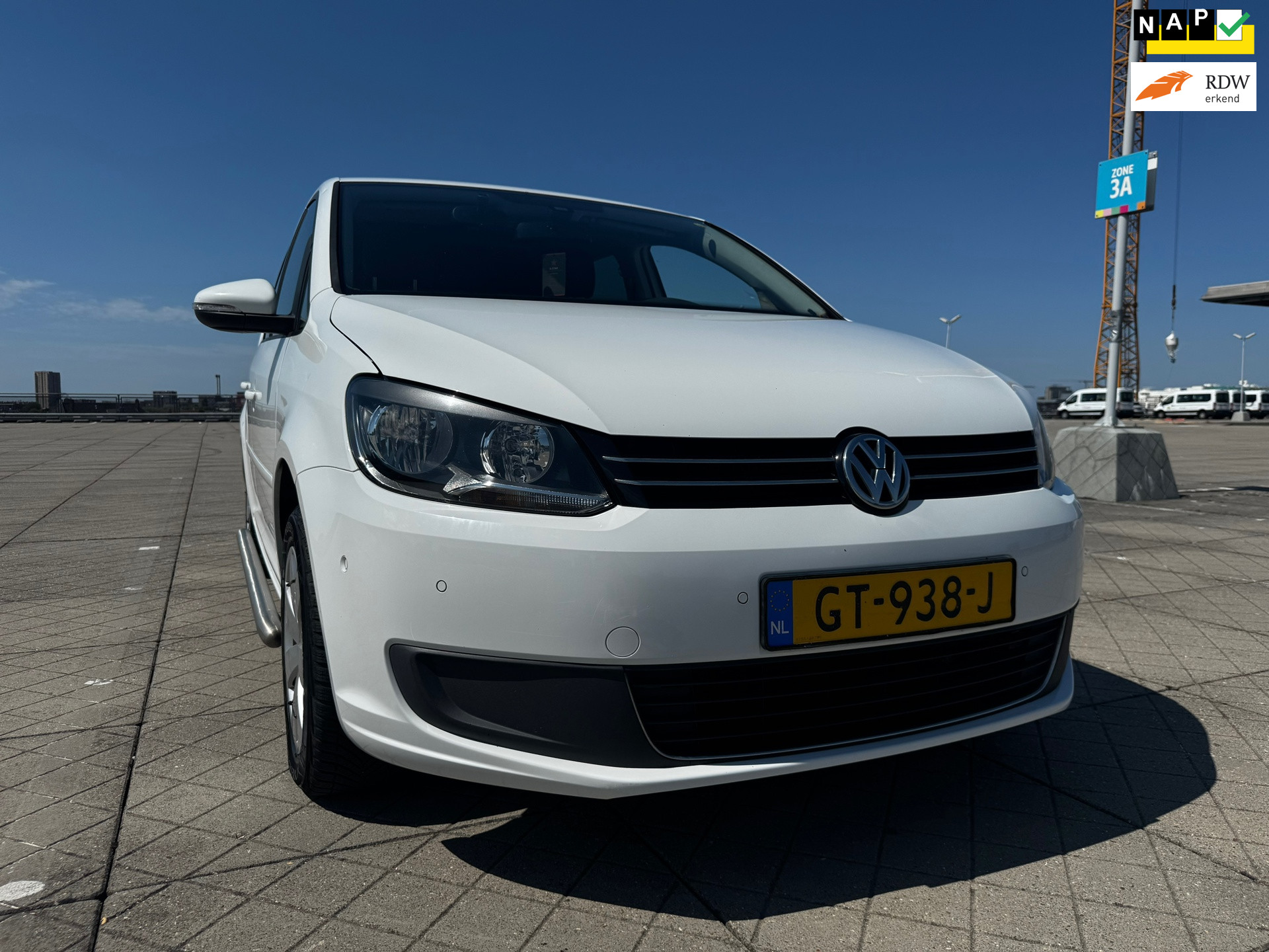 Volkswagen Touran 2.0 TDI Comfortline BMT DIERENVERVOER NAP 2015 - voorkant