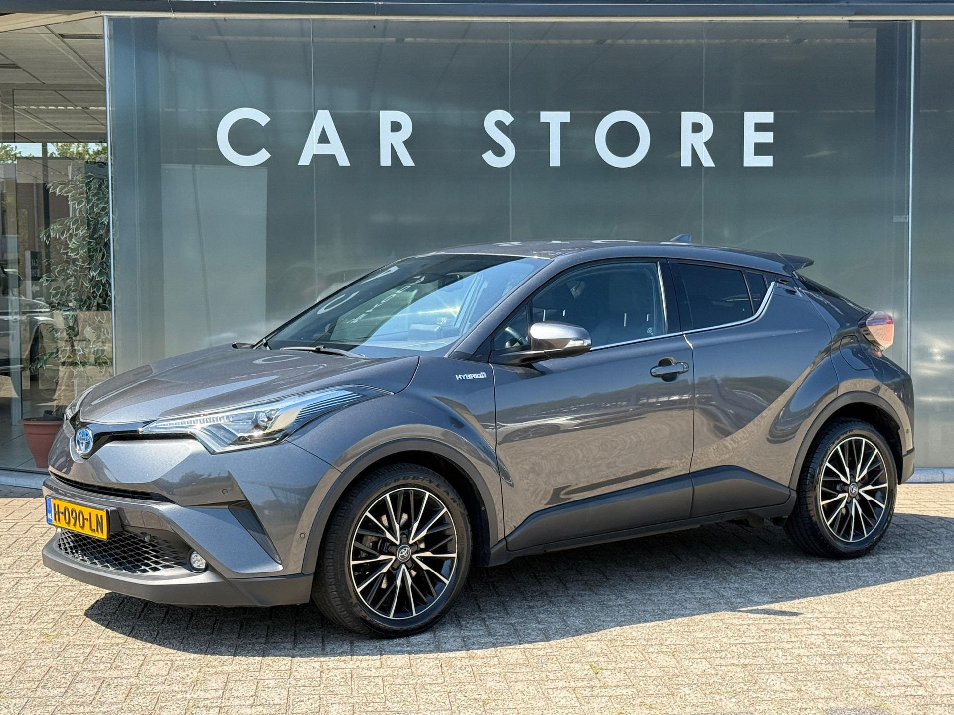 Toyota Toyota C-hr 1.8 Hybrid Executive Navi|Stoelver|Camera|Dealer Onderhouden 2018 - voorkant