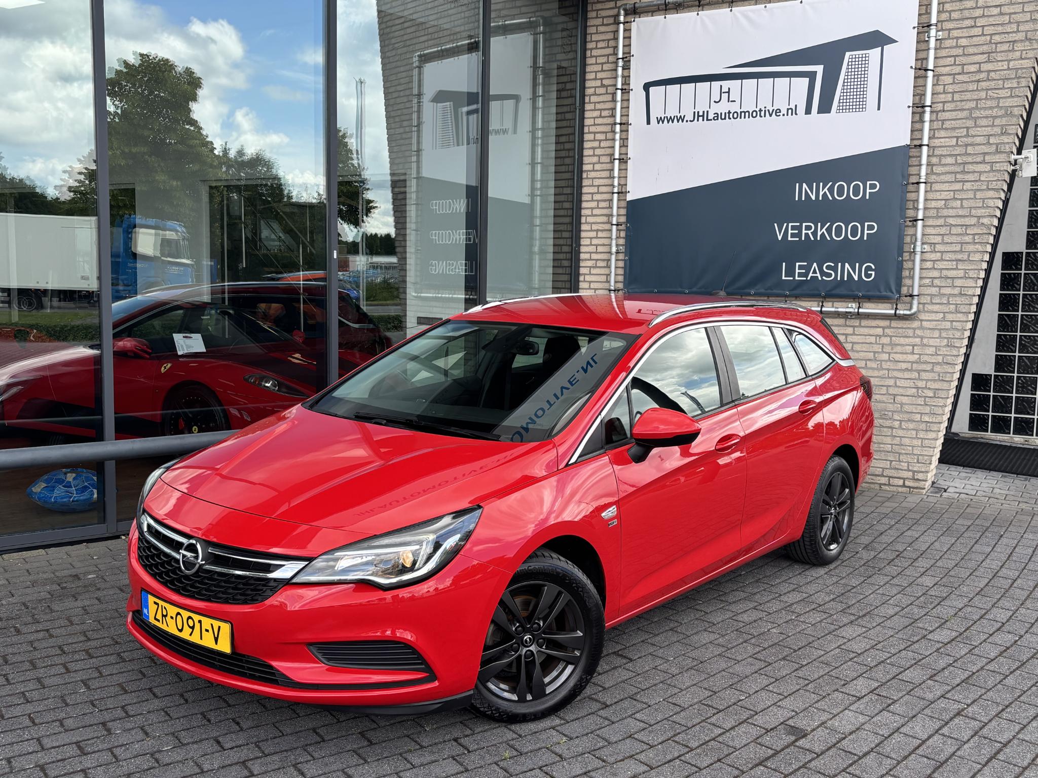 Opel Astra Sports Tourer 1.0 Turbo 120 Jaar Edition 2019 - voorkant