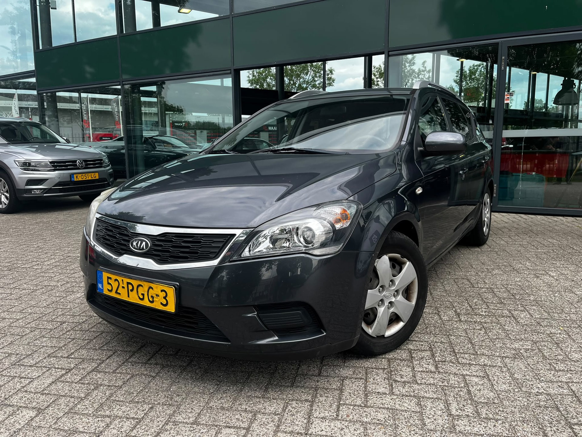 Kia Cee D 1.4 CVVT X-tra 2011 - voorkant