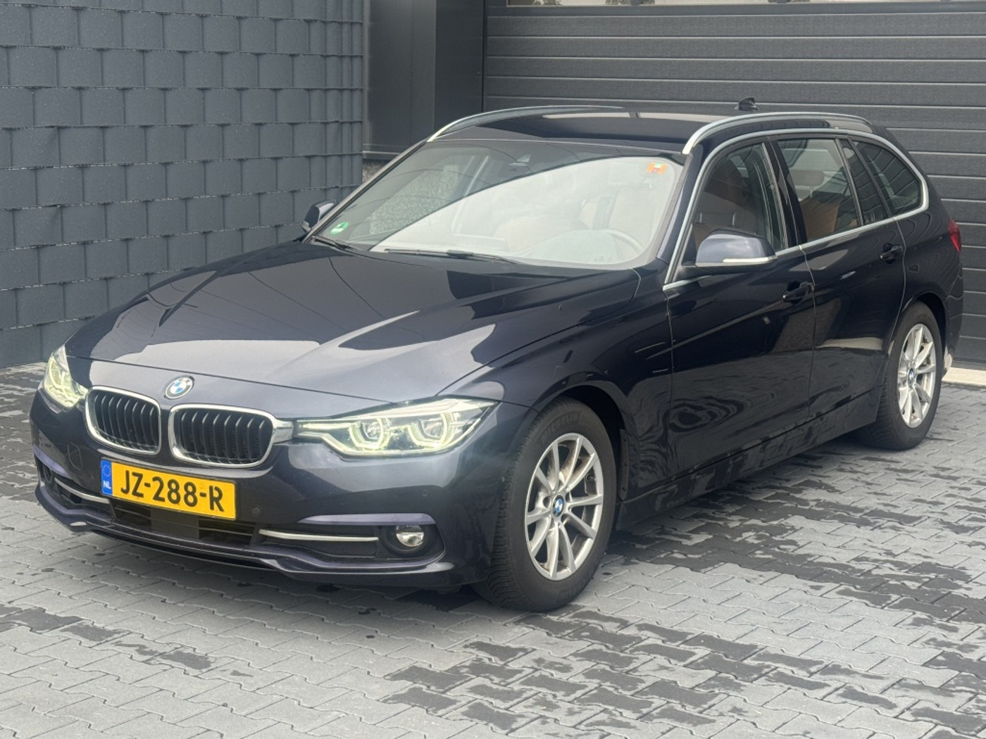 BMW 320d Efficient Dynamics 320d EDE Centennial High Executive *LEDER/NAVI/CAMERA 2016 - voorkant
