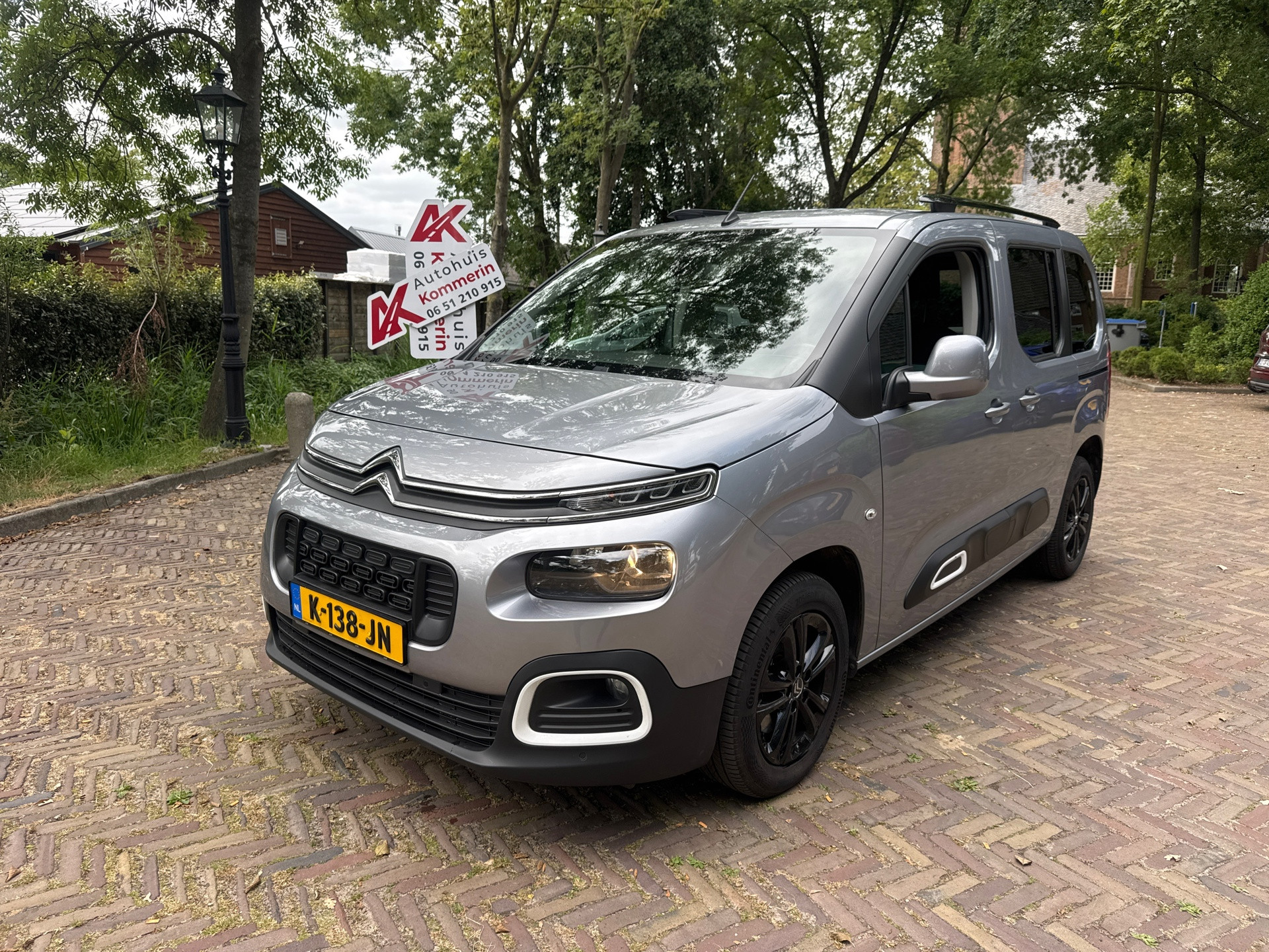 Citroen Berlingo 1.2 PureTech Shine automaat. Wij zijn altijd de goedkoopste met de beste Vakgarage BOVAG service. 2020 - voorkant