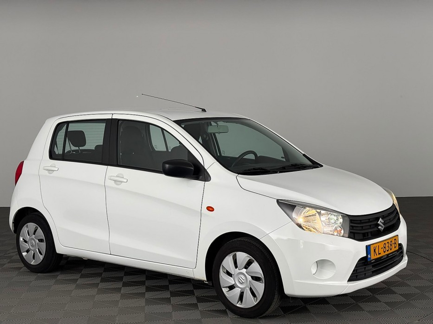 Suzuki Celerio 1.0 Comfort | AIRCO 2016 - voorkant